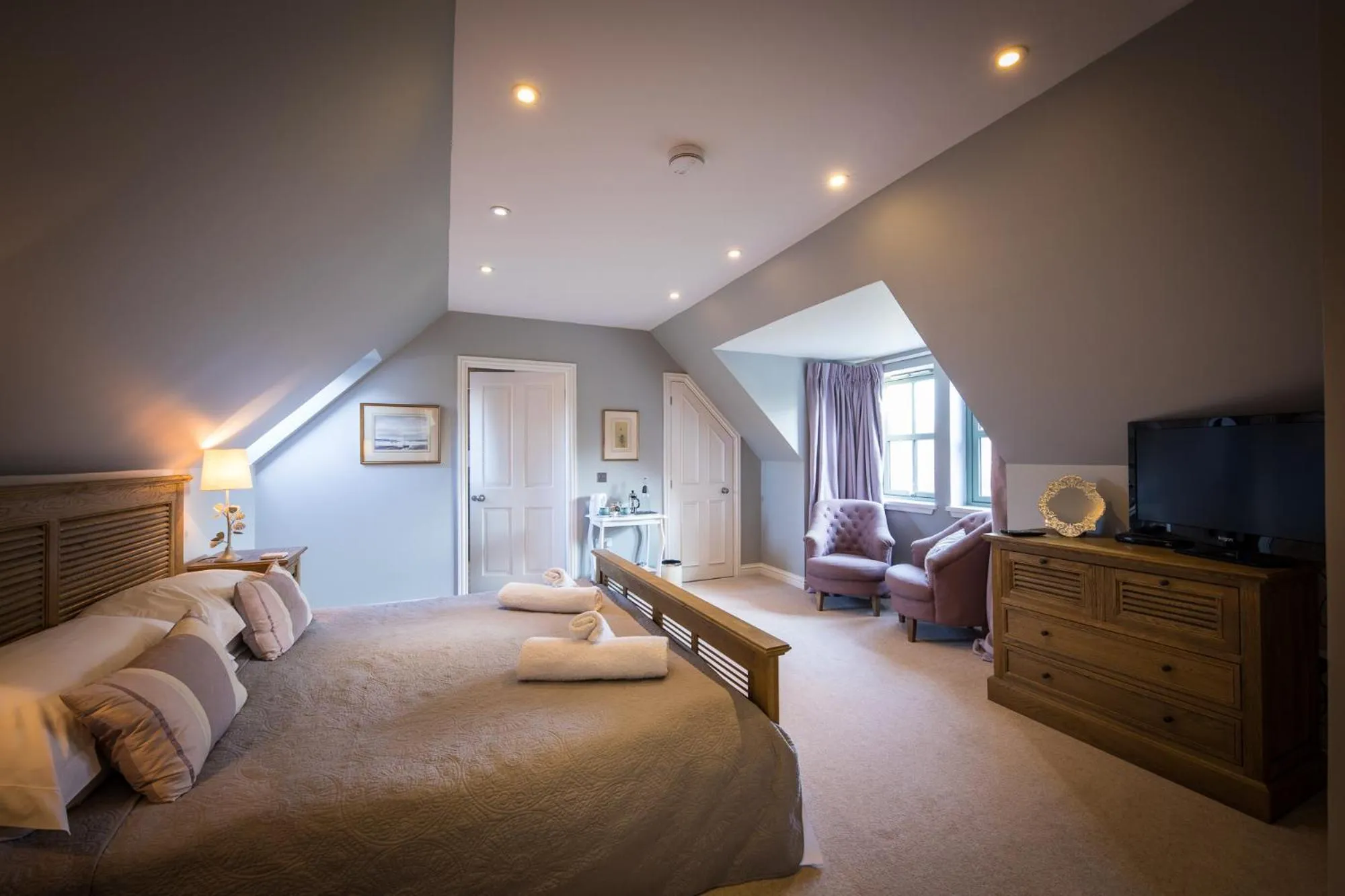 Photo of the whole room in Canowindra