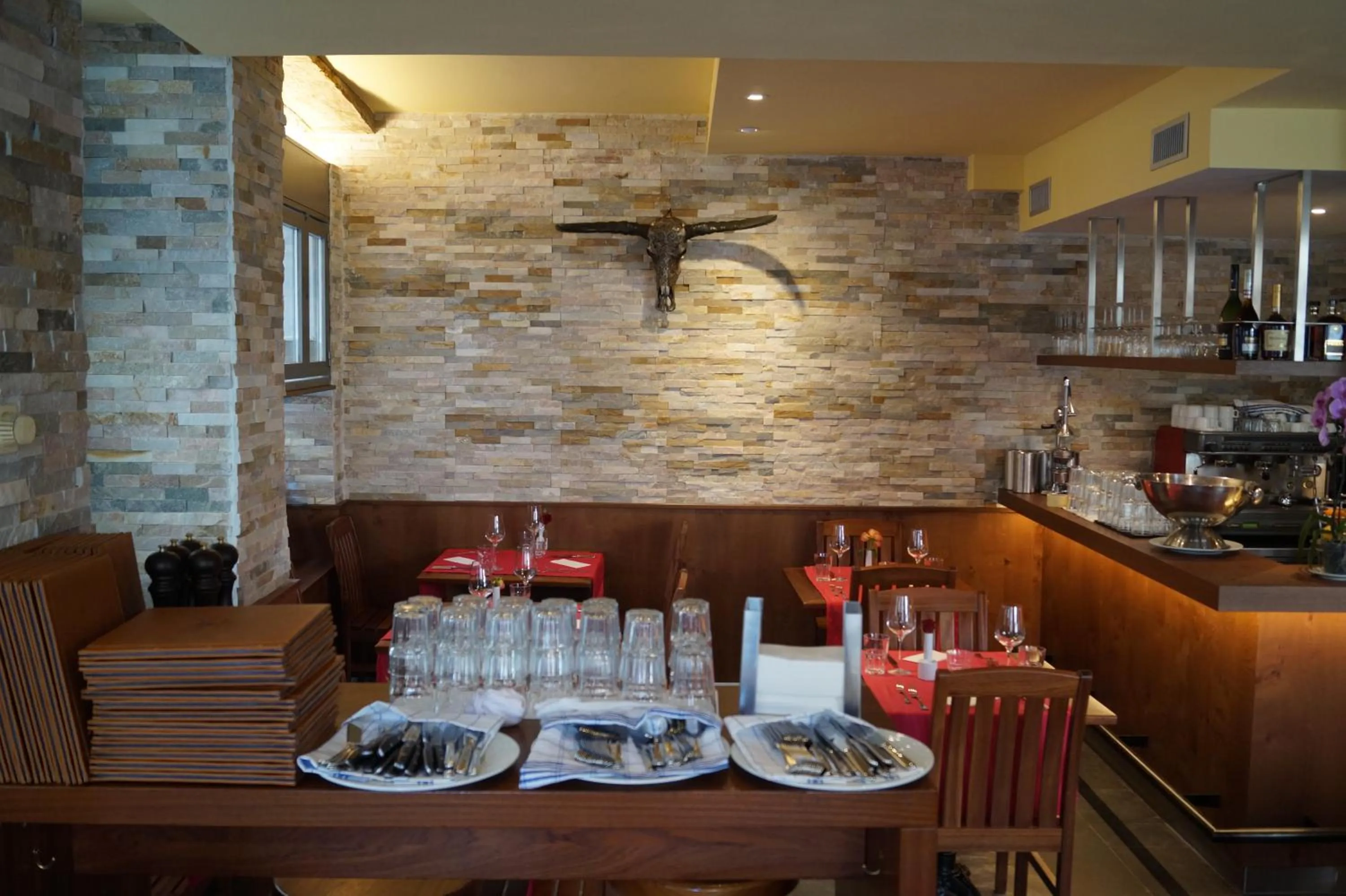 Restaurant/places to eat in Hotel Old Town