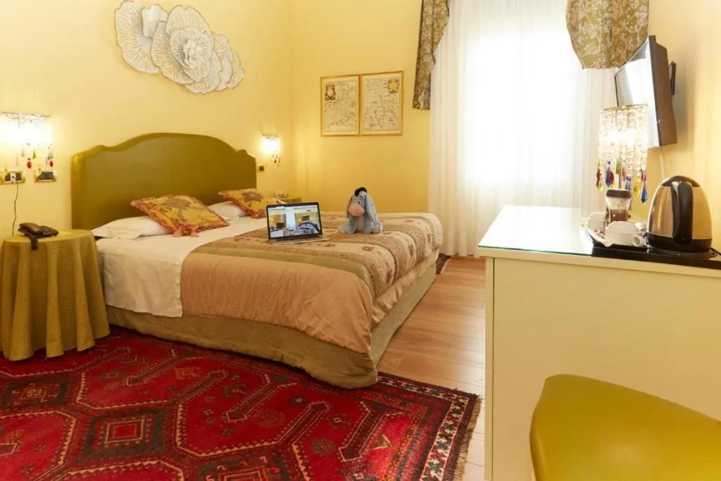 Bedroom, Bed in Casa Villa Gardenia - Venice