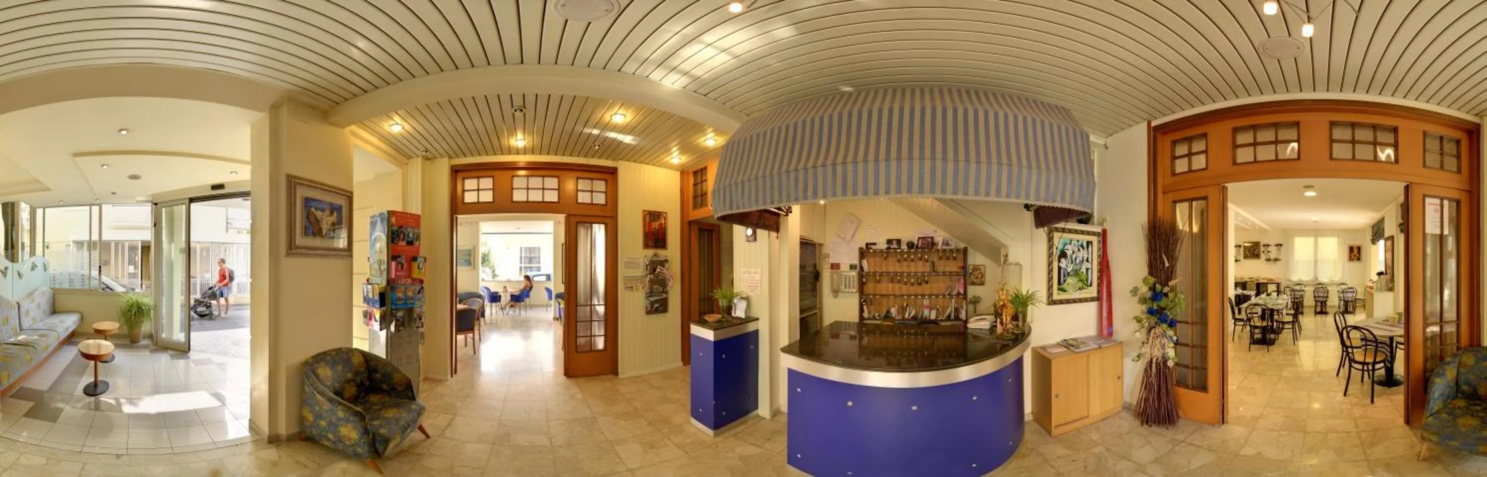 Restaurant/places to eat in Hotel Ave