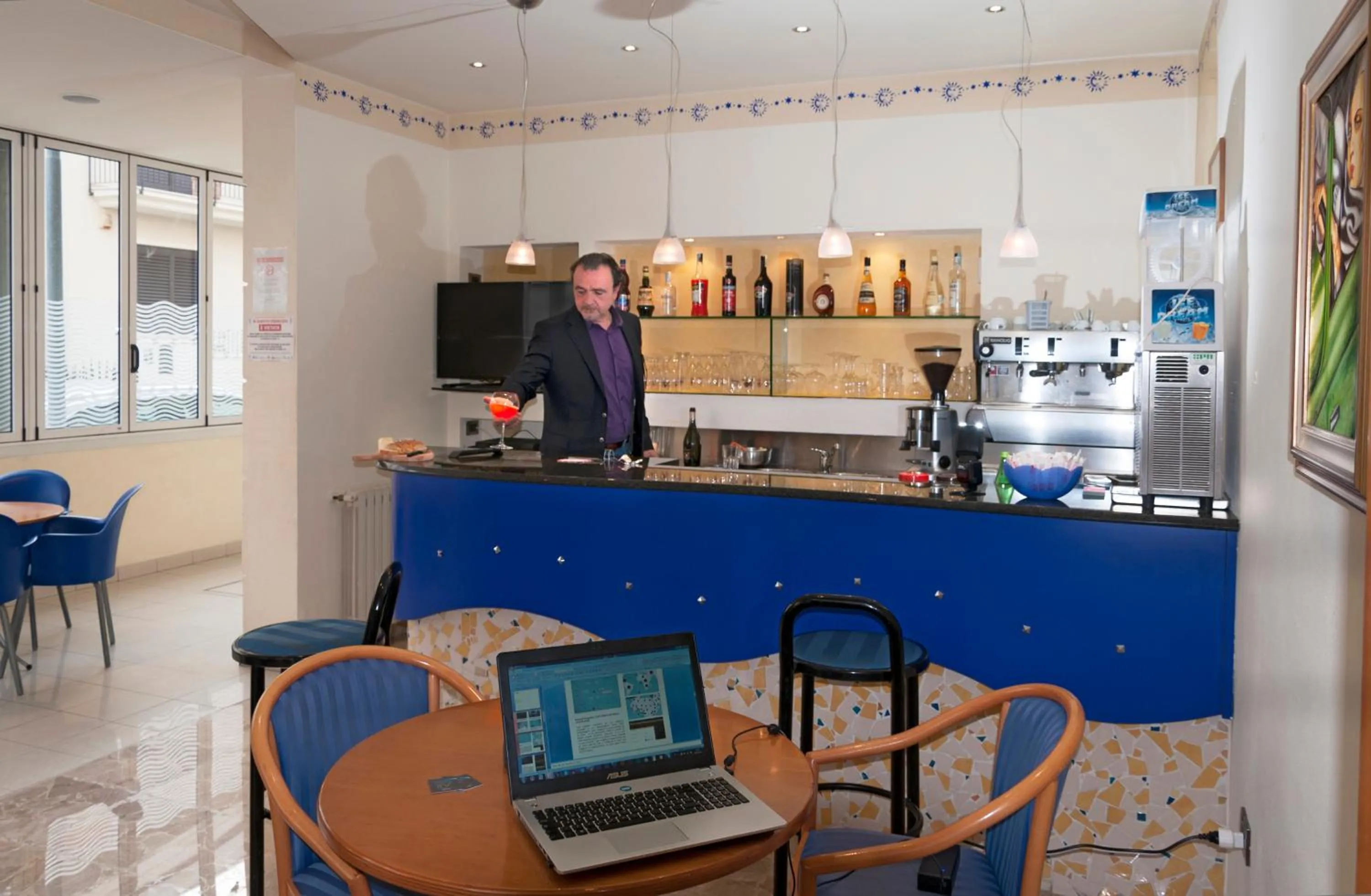 Lounge or bar in Hotel Ave