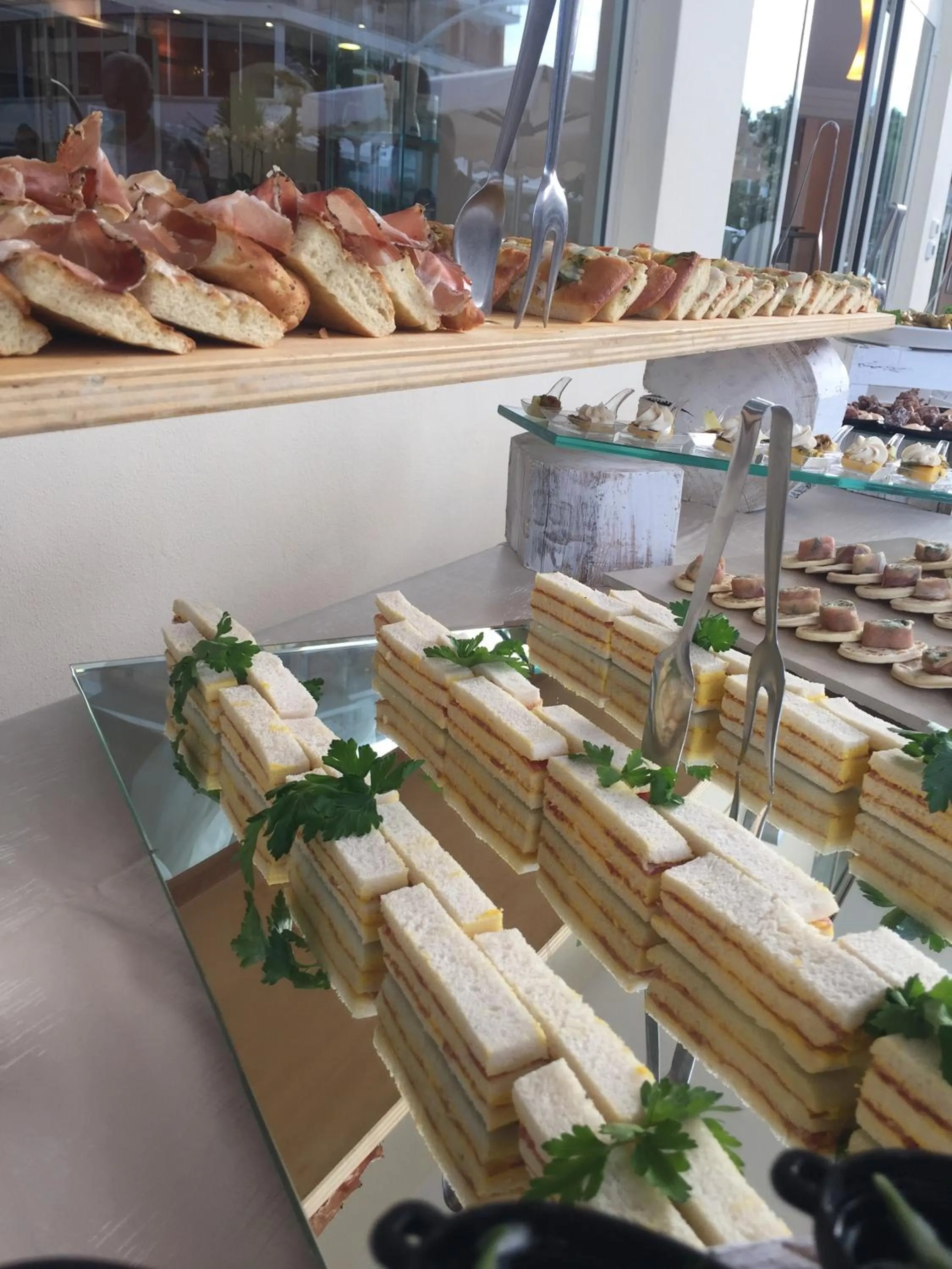 Buffet breakfast in Hotel Londra