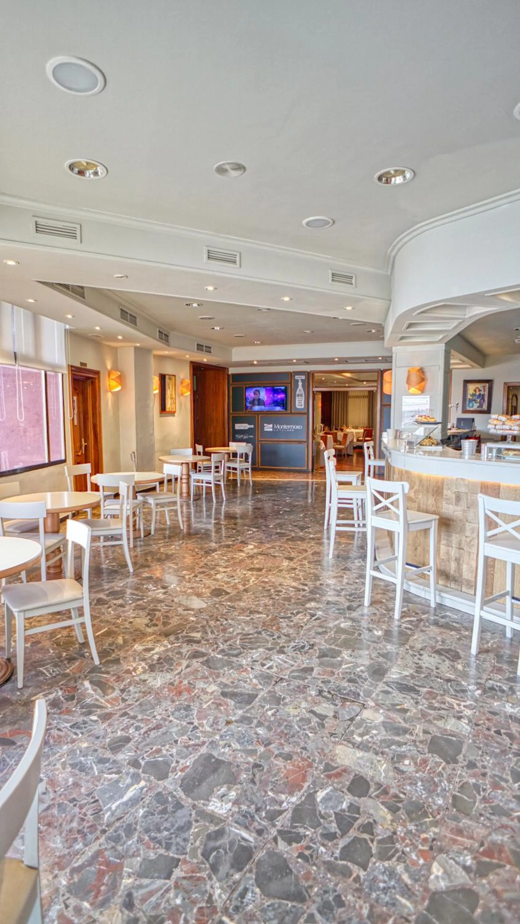 Lounge or bar in Hotel Montermoso