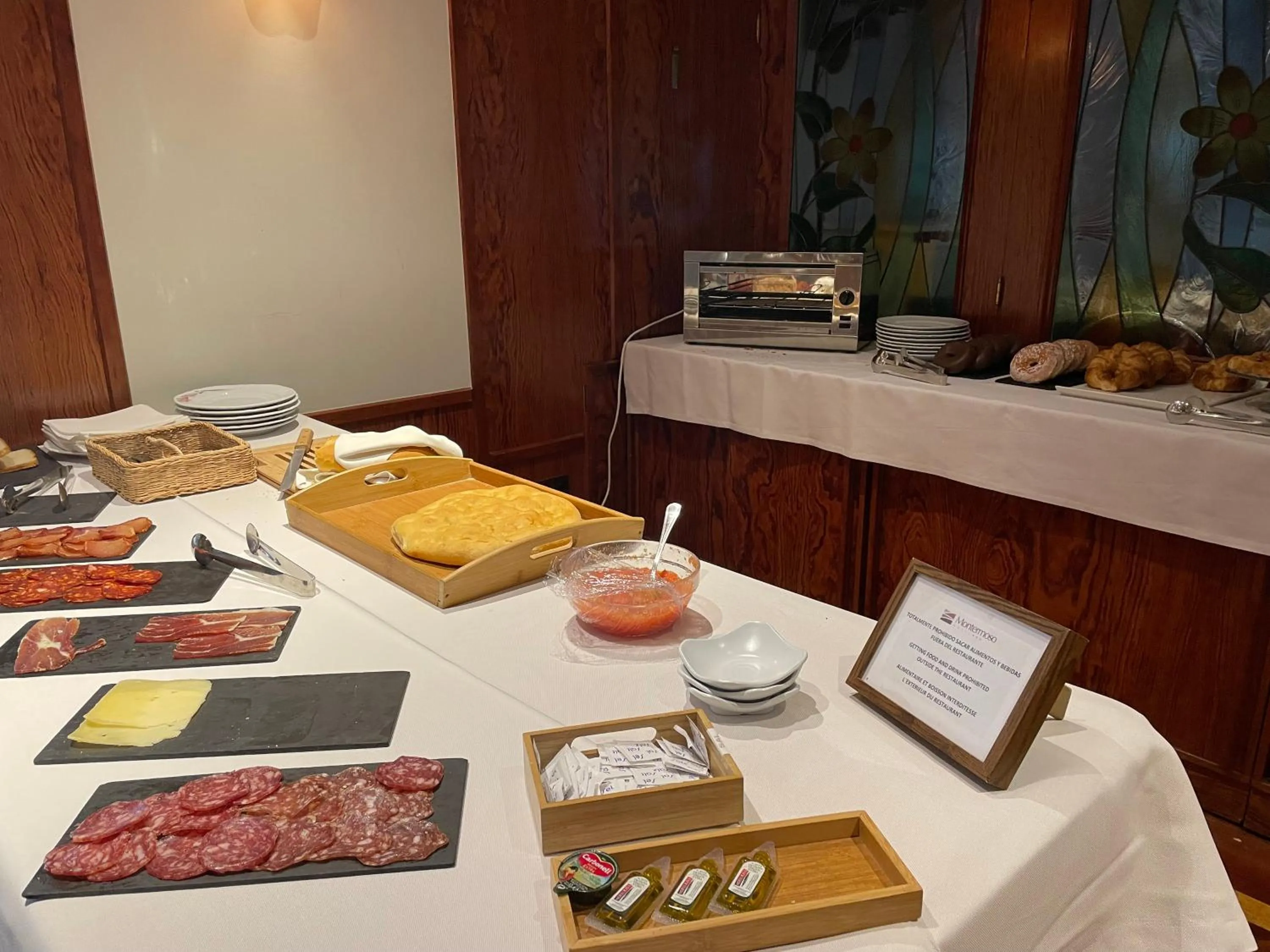 Breakfast in Hotel Montermoso