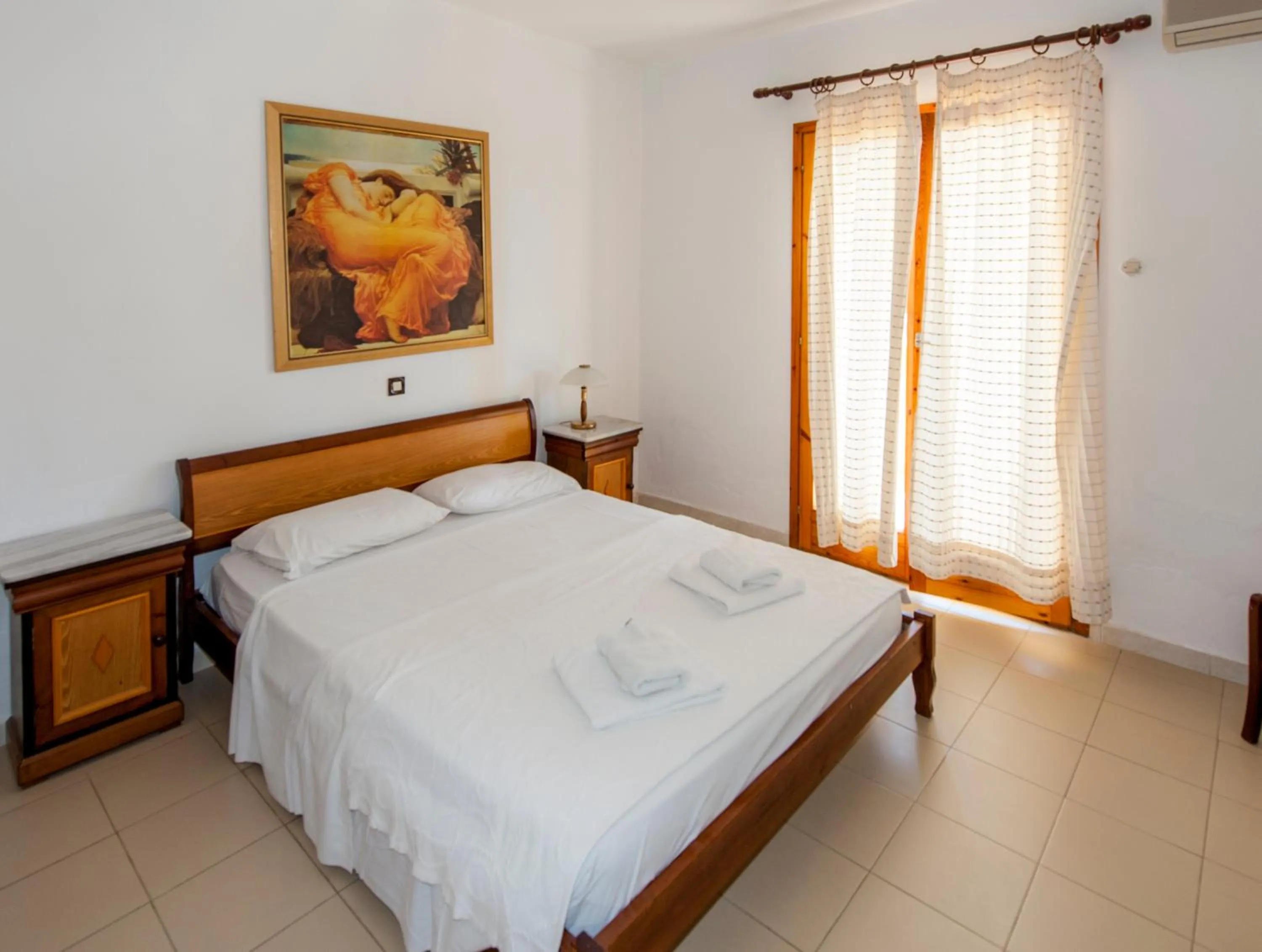 Photo of the whole room, Bed in Corfu Aqua Nisaki