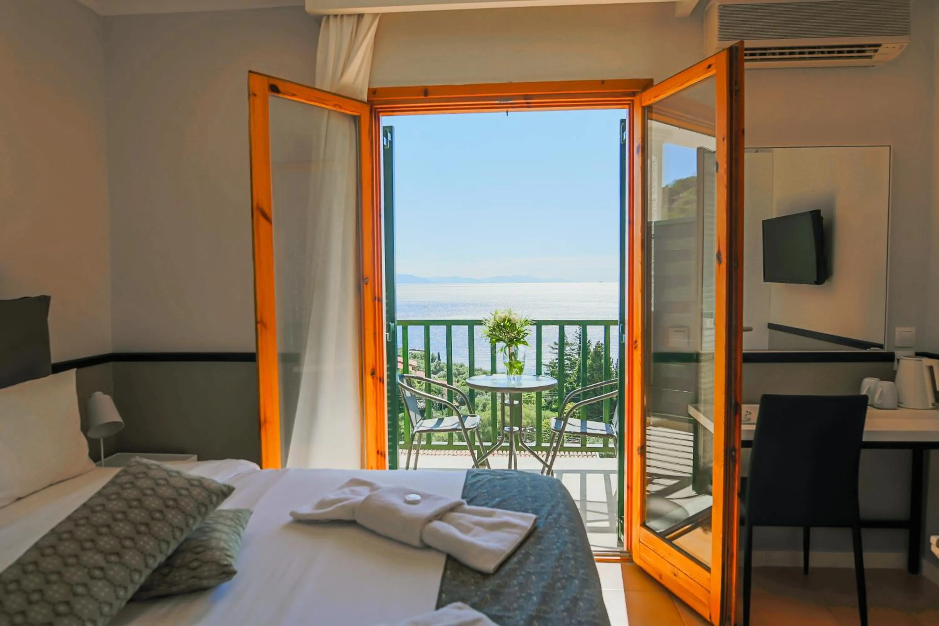 Bed in Corfu Aqua Nisaki