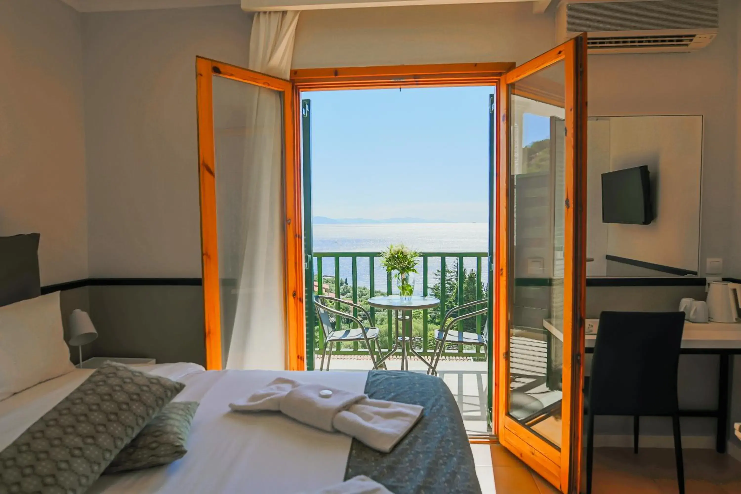 Bed in Corfu Aquamarine Hotel Bed in Corfu Aquamarine Hotel