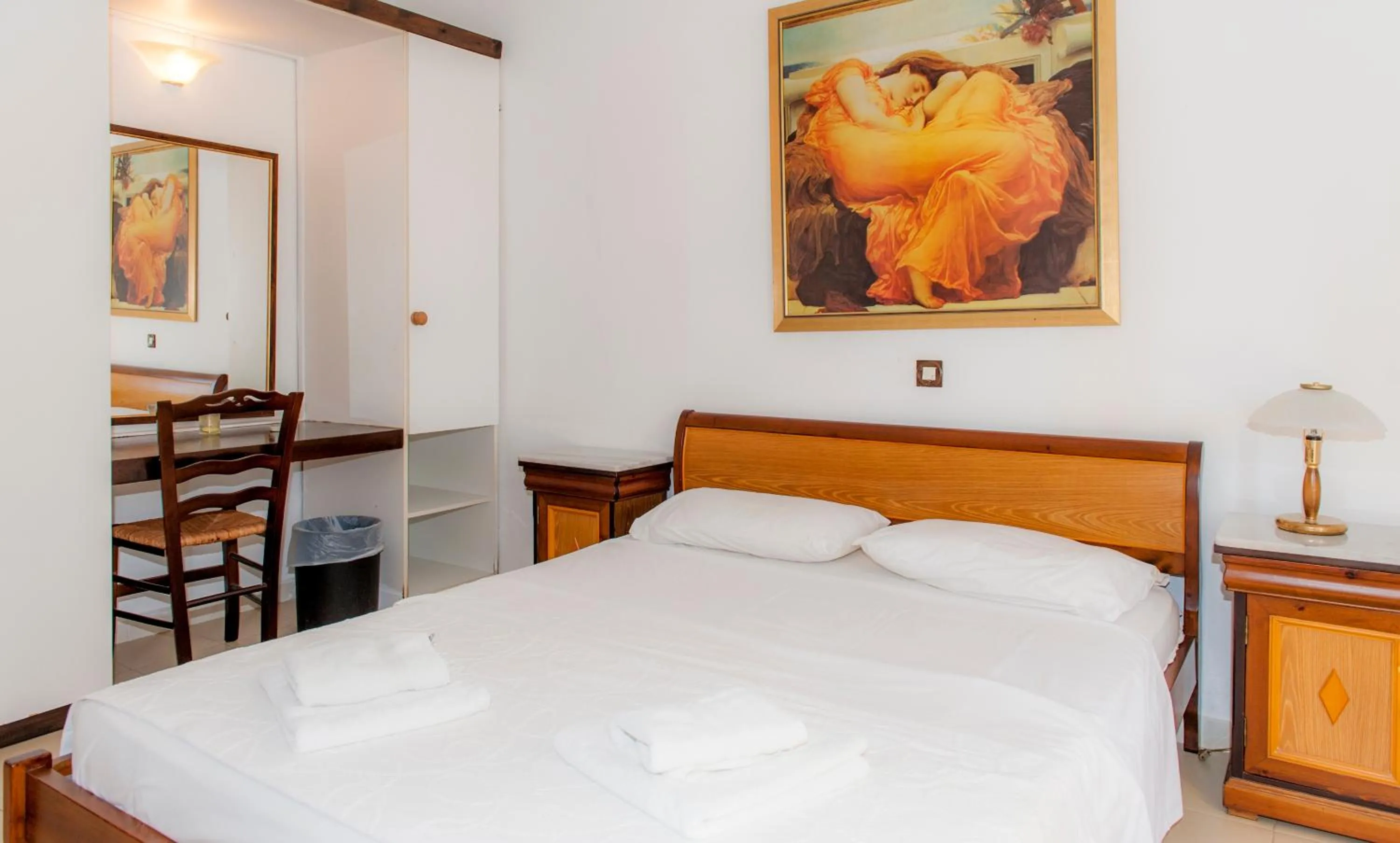 Photo of the whole room, Bed in Corfu Aqua Nisaki