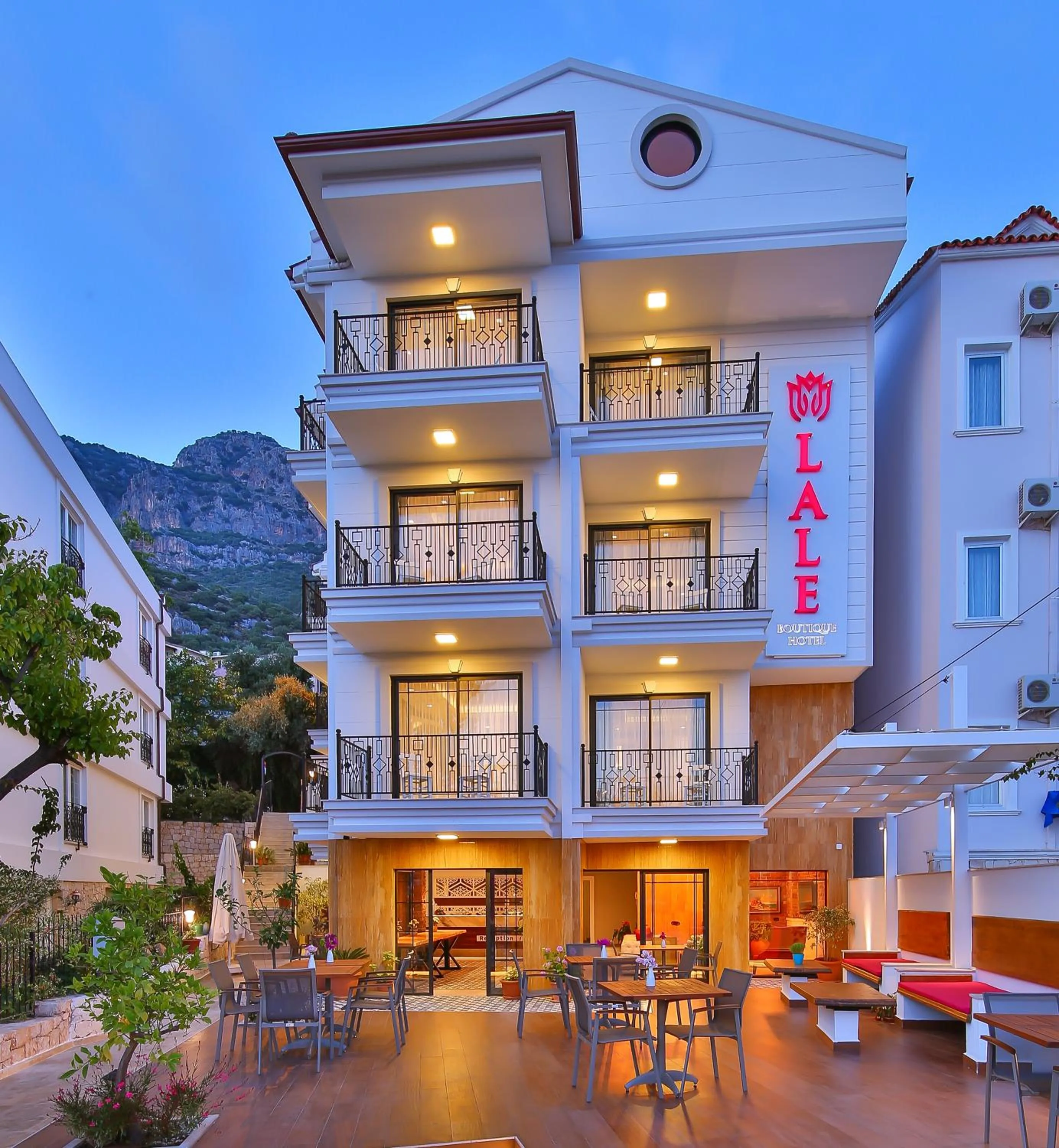 Facade/entrance in Lale Hotel