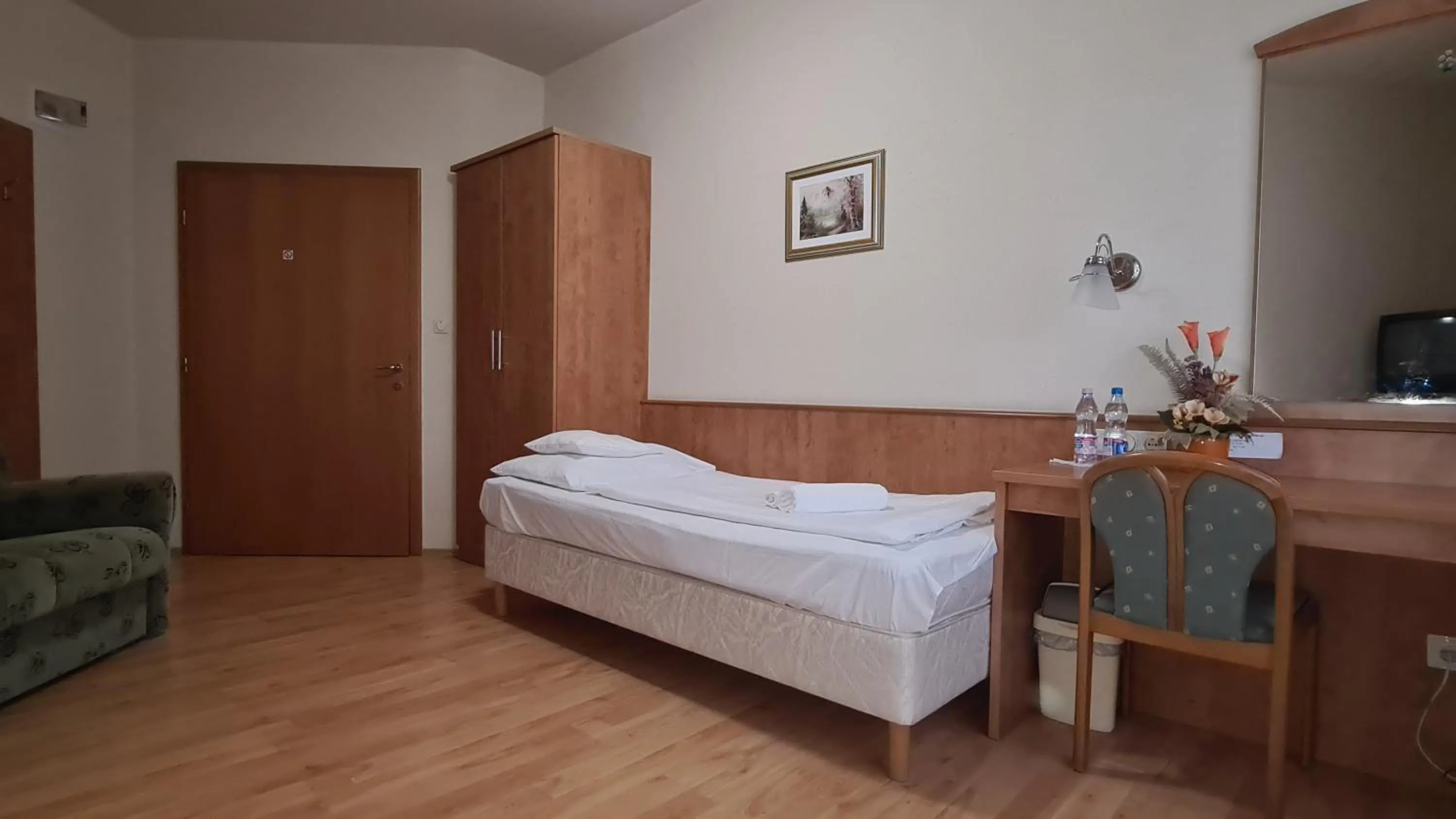 Photo of the whole room, Bed in Aqua Therm Hotel