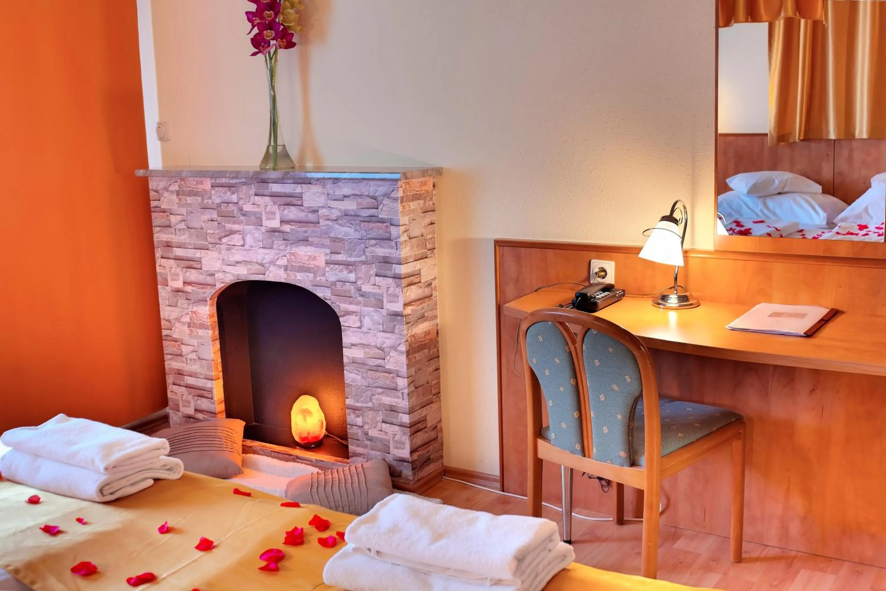 Photo of the whole room, Bed in Aqua Therm Hotel