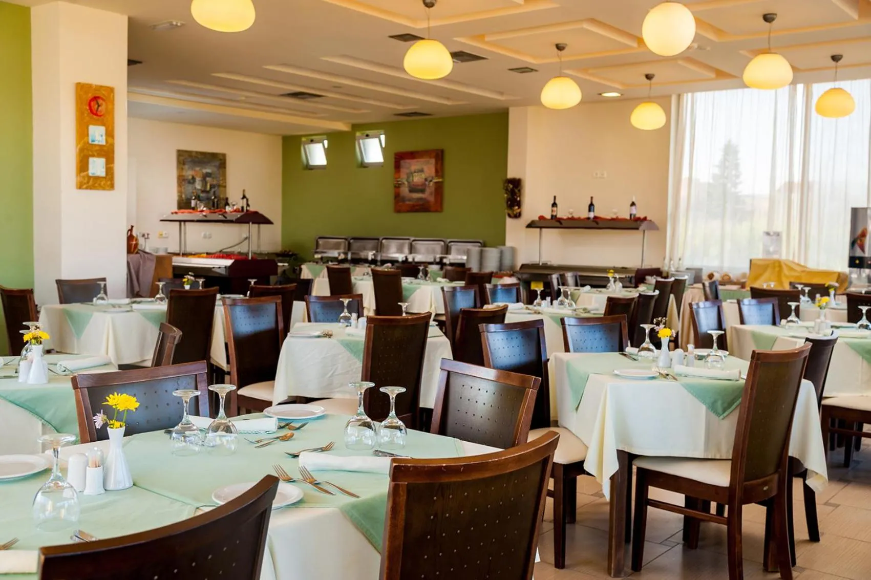 Restaurant/places to eat in Bella Pais