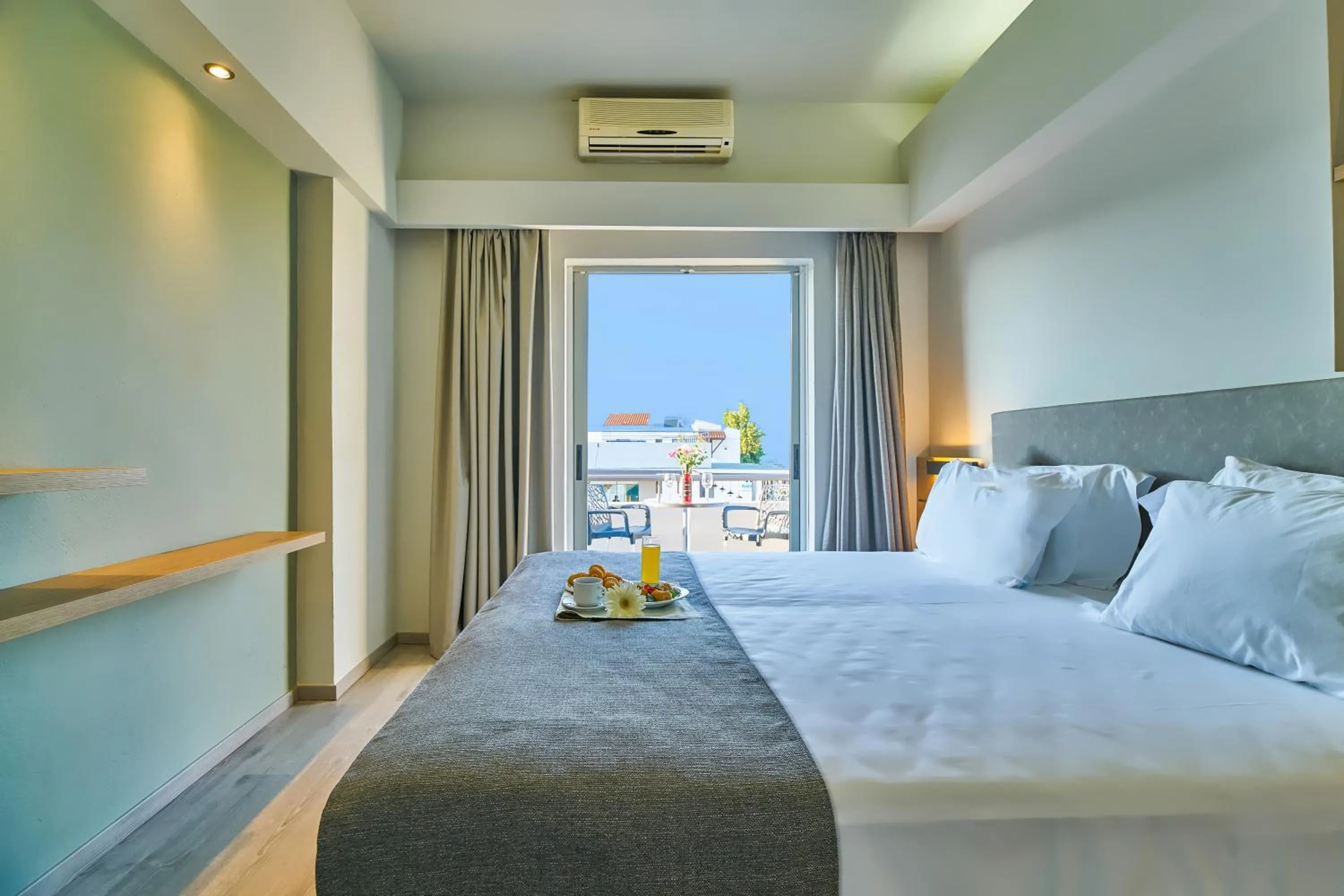 Photo of the whole room, Bed in Bella Pais