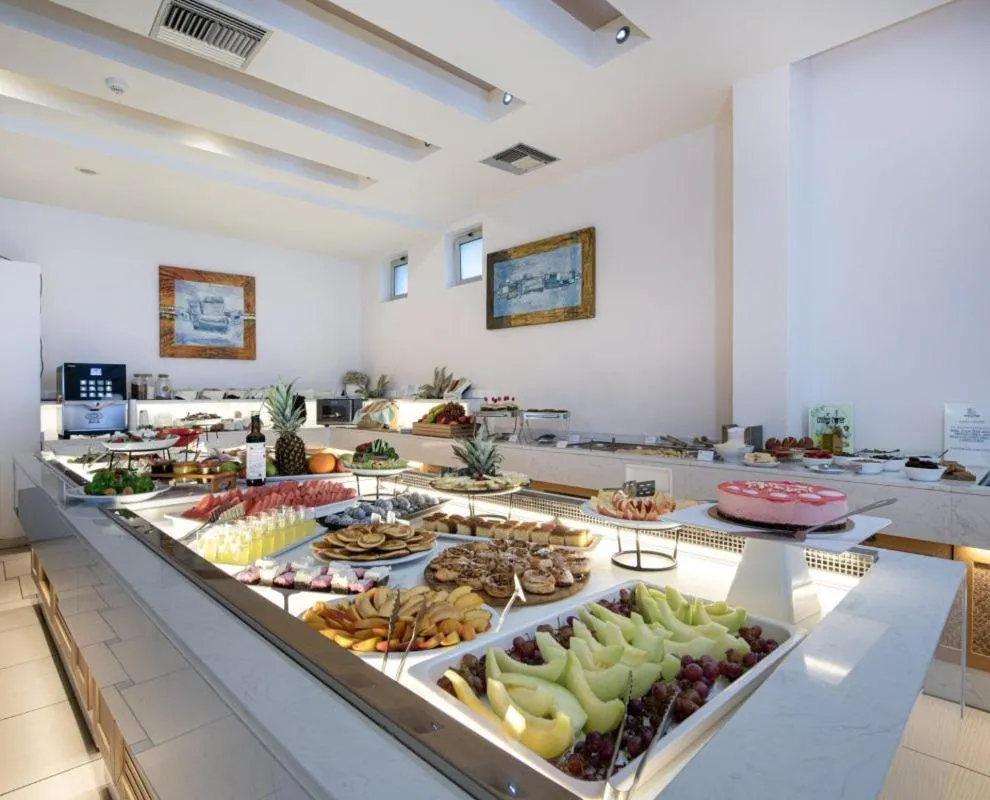 Restaurant/places to eat in Bella Pais