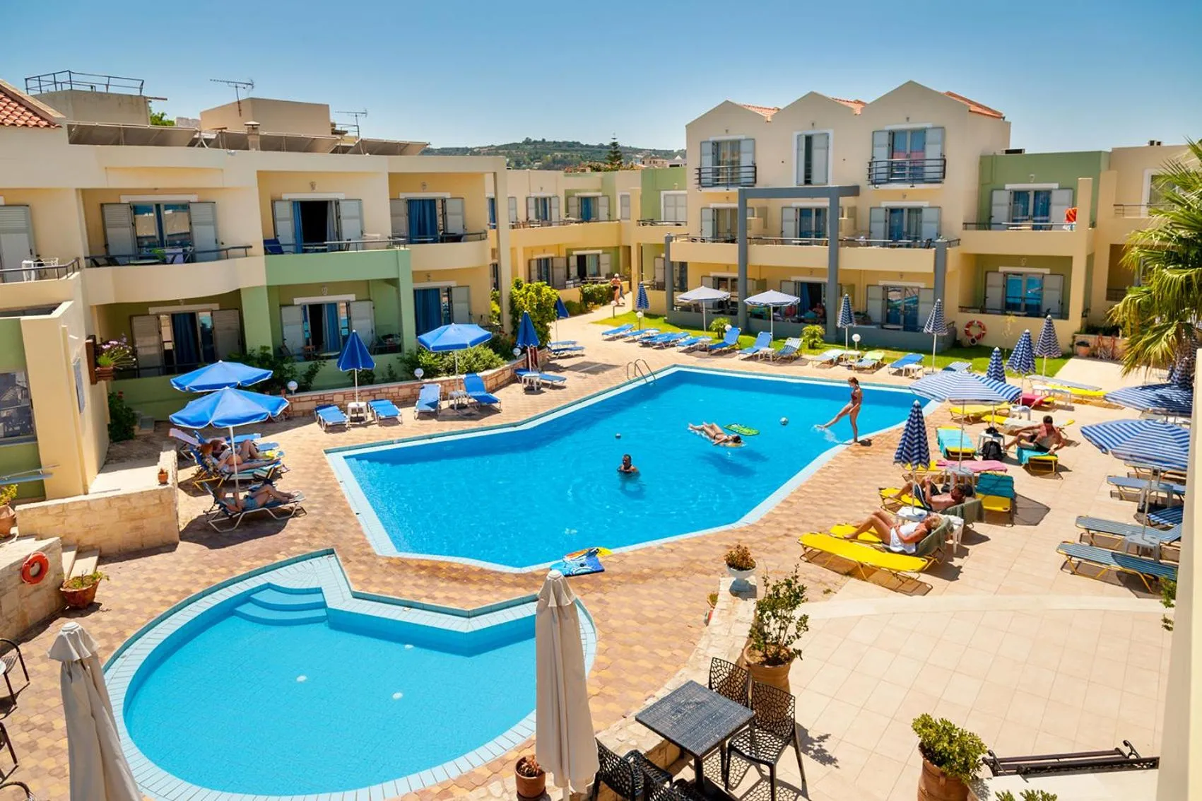 Property building in Bella Pais