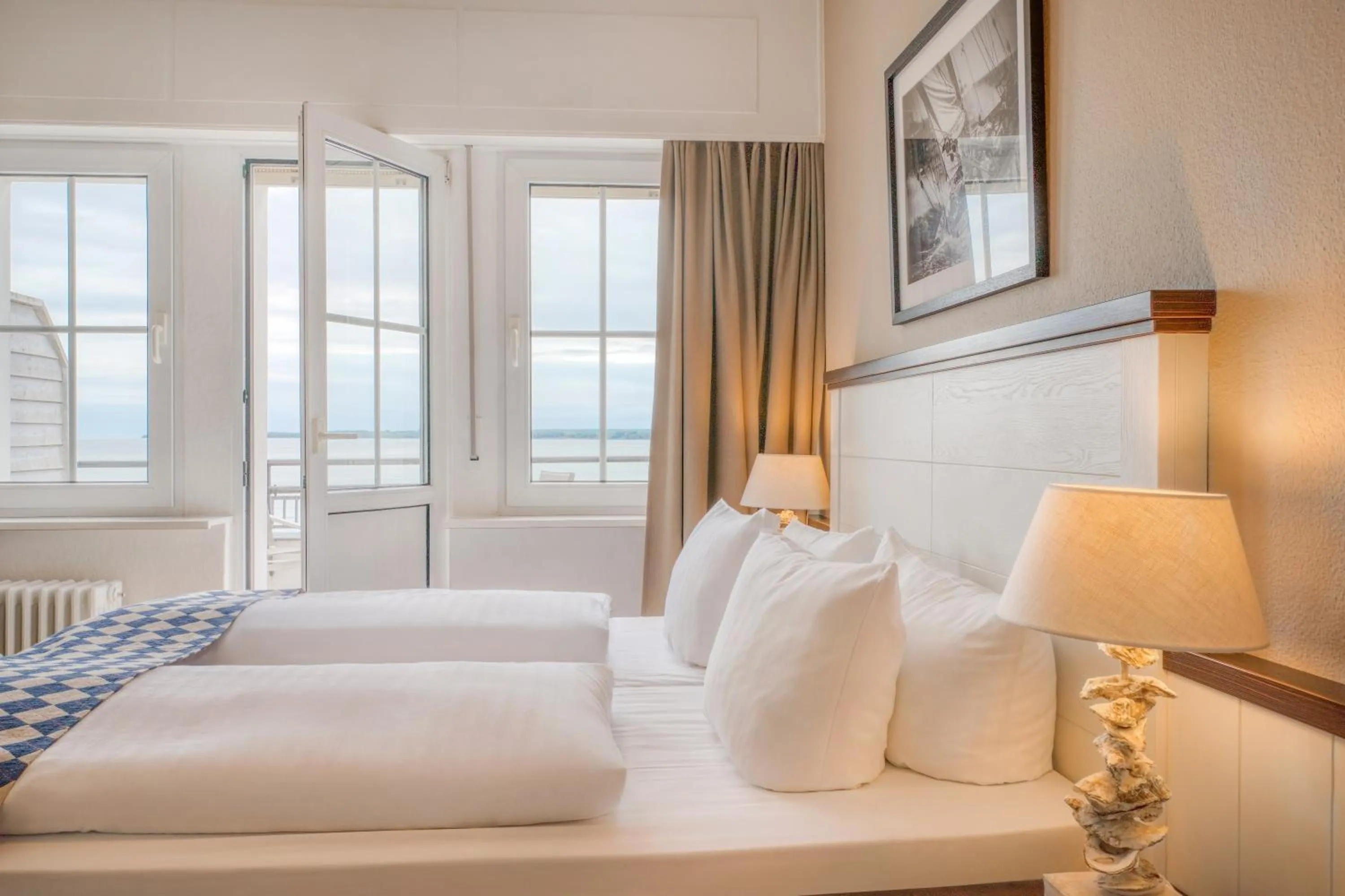 Bed in Hotel Strandschlösschen