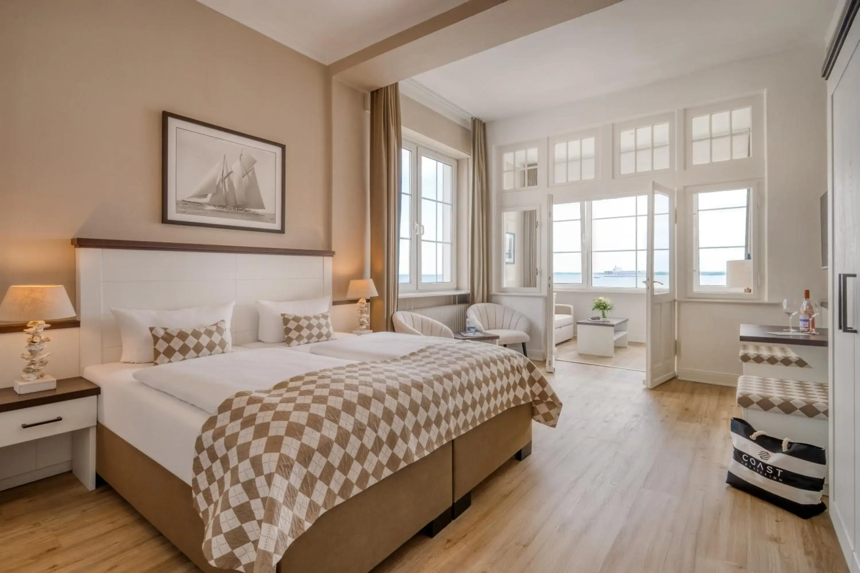 Deluxe Double Room with Sea View in Hotel Strandschlösschen Deluxe Double Room with Sea View in Hotel Strandschlösschen