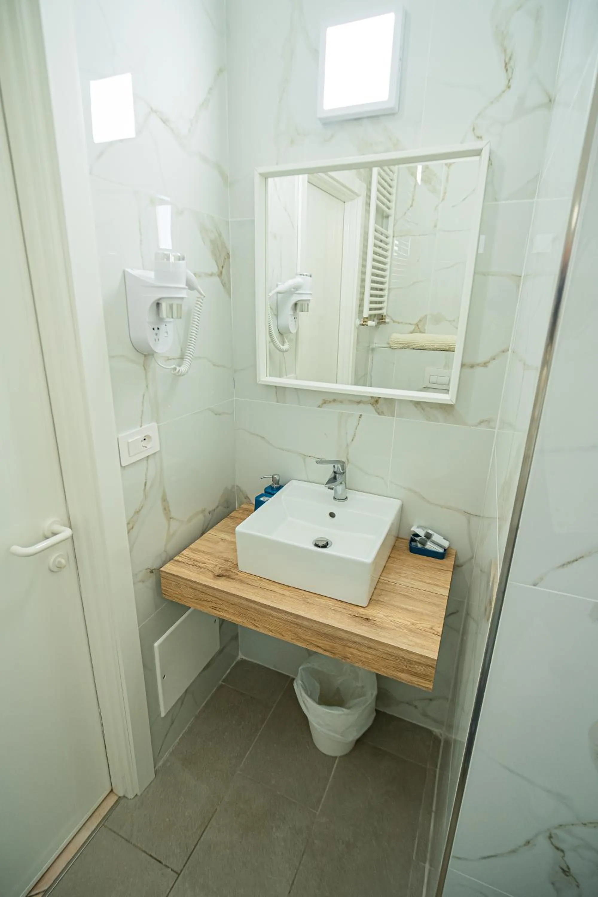 Shower in Hotel Aldebaran