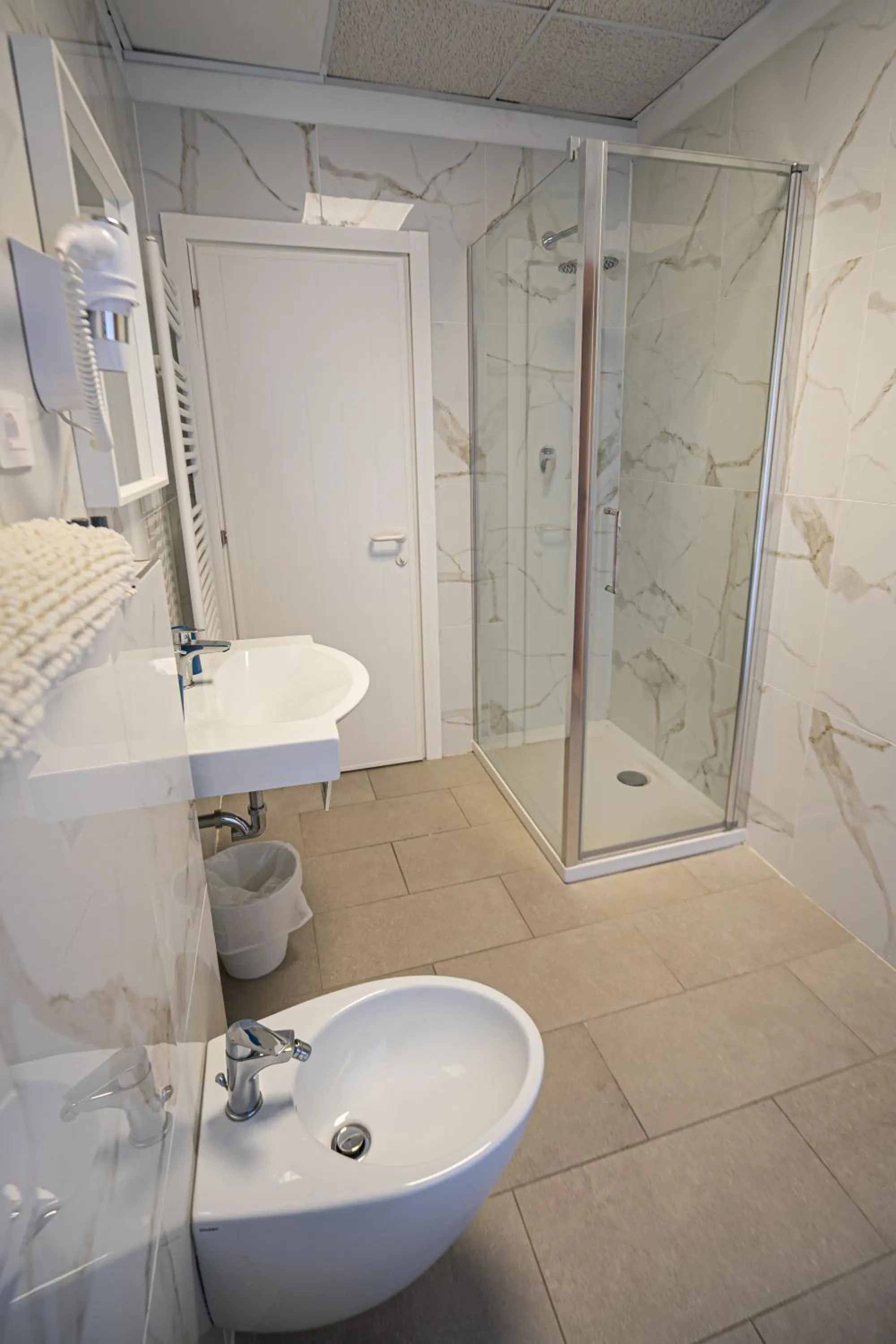 Shower in Hotel Aldebaran