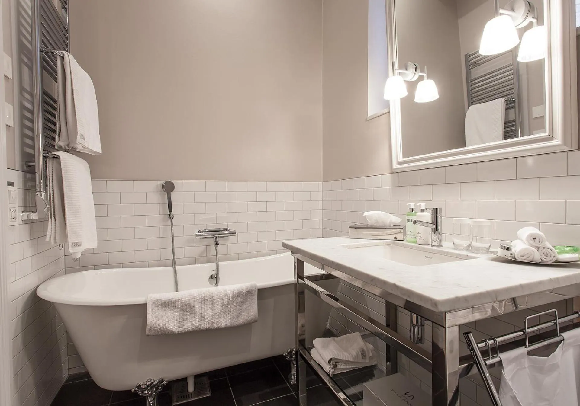 Bathroom in Hotel Villa Anna