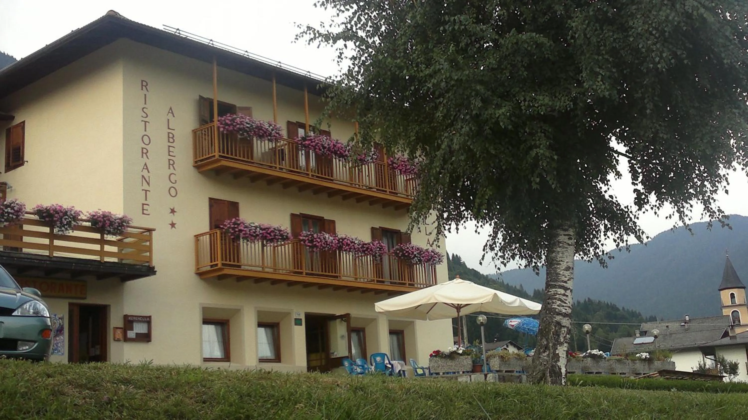 Facade/entrance in Hotel Serenella