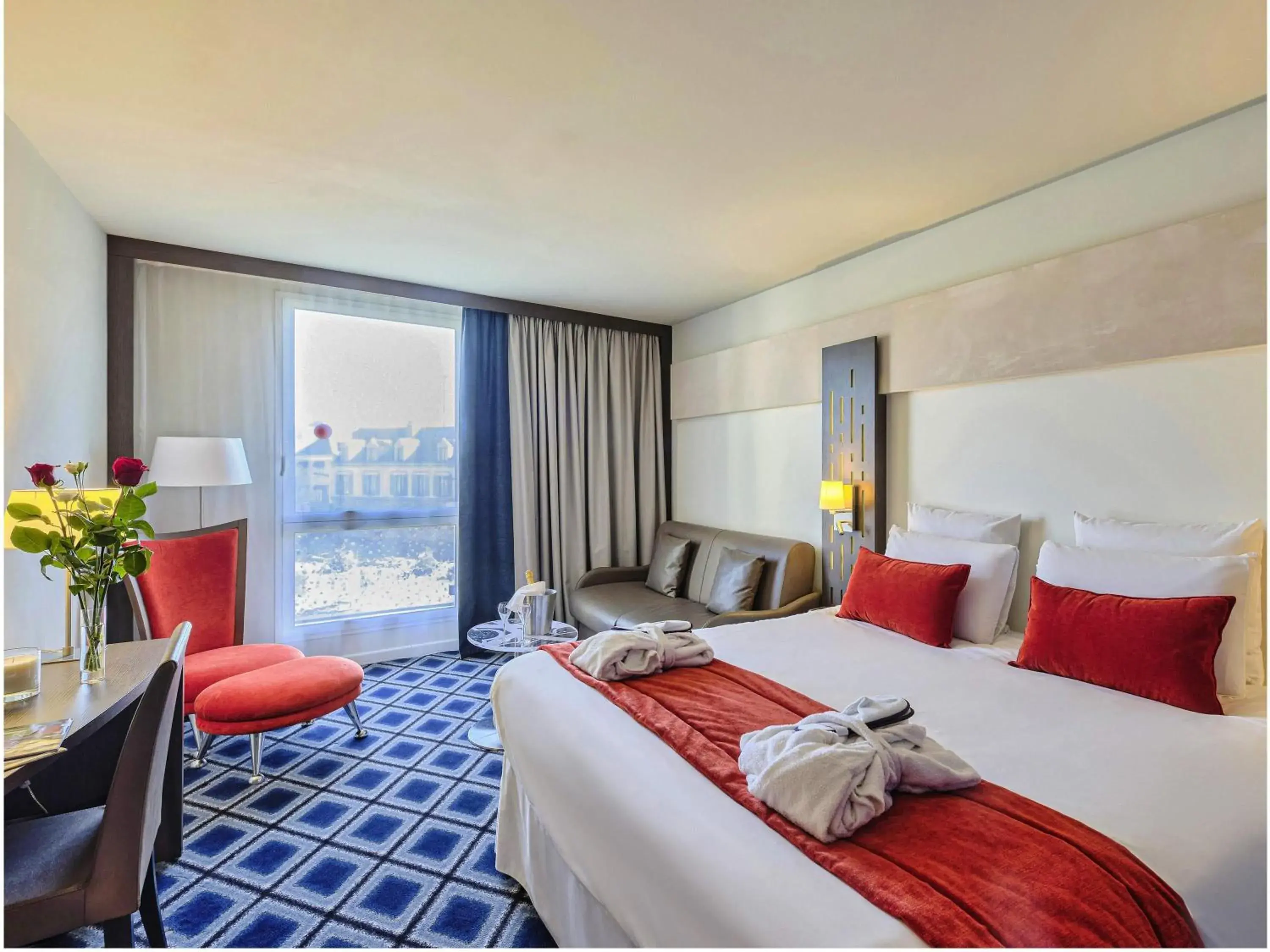 Bedroom, Bed in Mercure Chartres Centre Cathedrale Bedroom, Bed in Mercure Chartres Centre Cathedrale