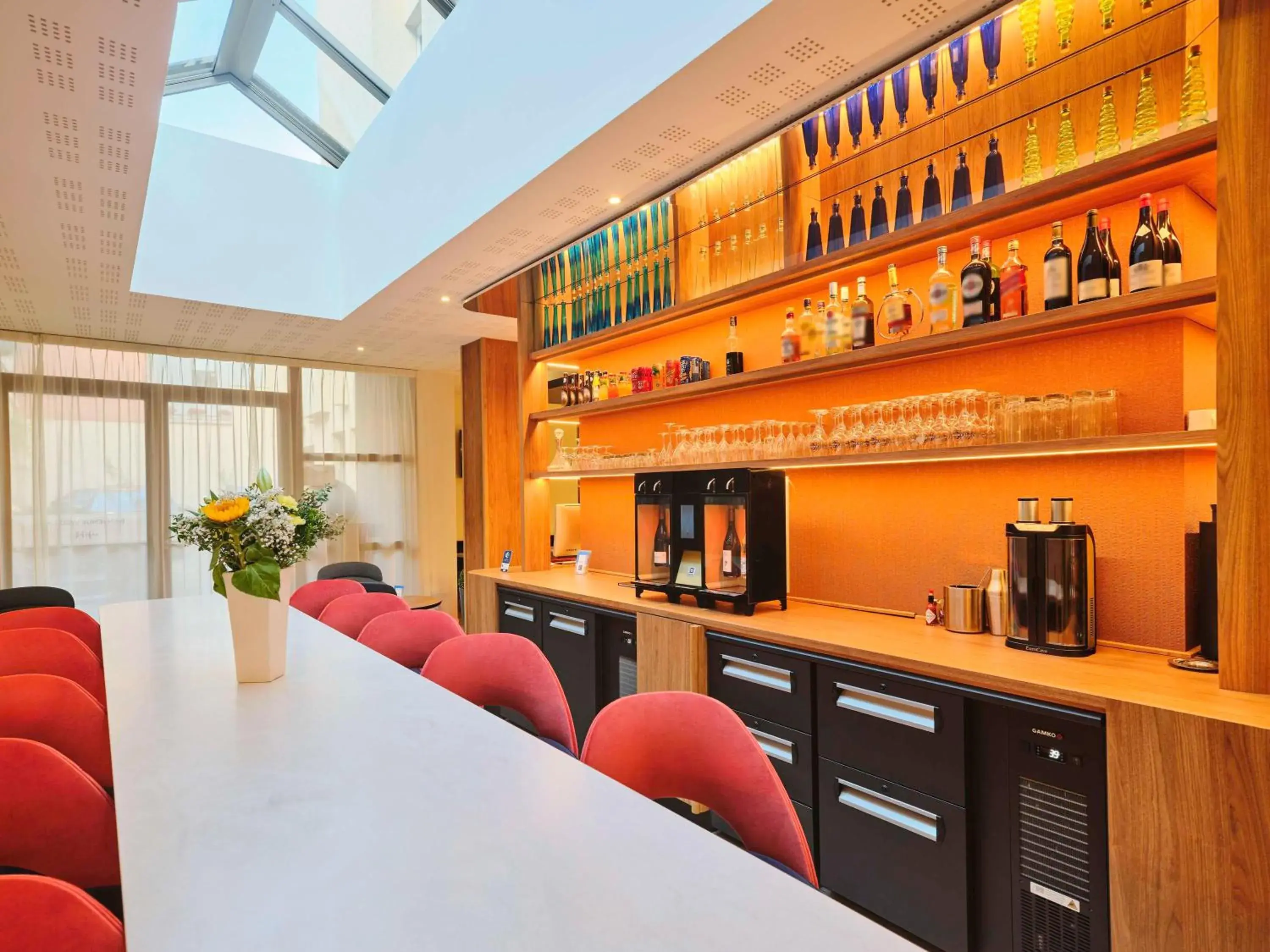 Lounge or bar in Mercure Chartres Centre Cathedrale Lounge or bar in Mercure Chartres Centre Cathedrale