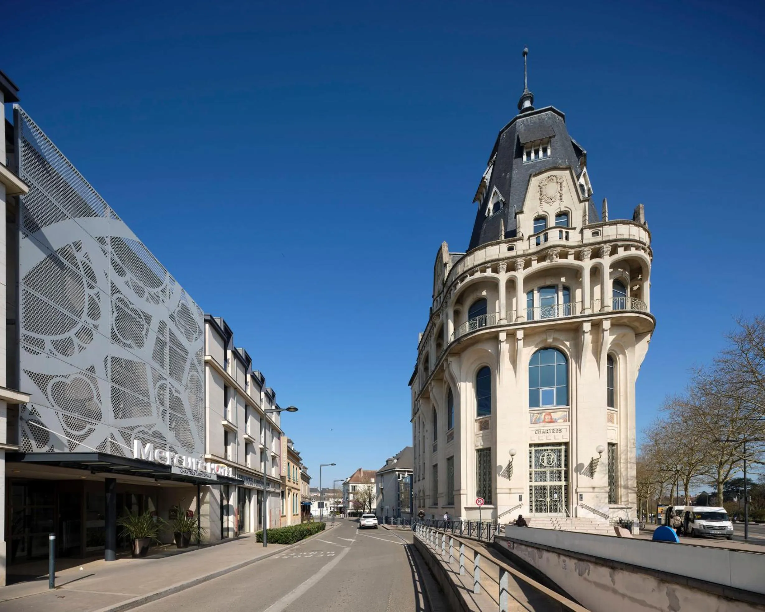 Property building in Mercure Chartres Centre Cathedrale