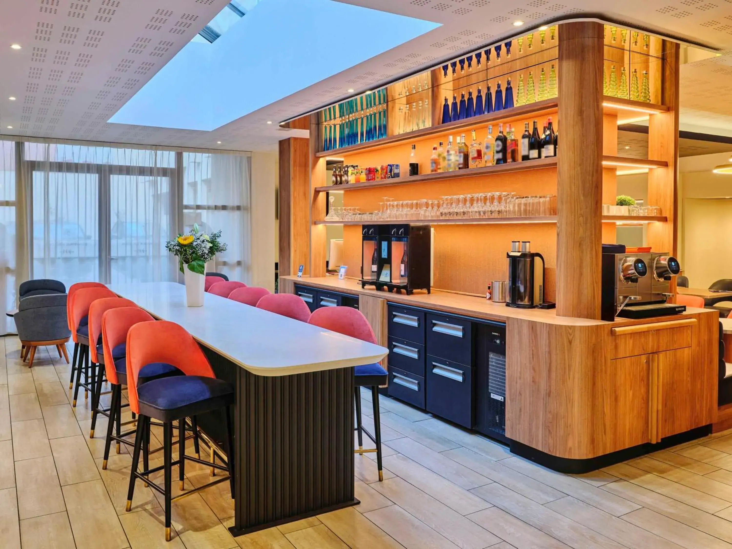 Lounge or bar in Mercure Chartres Centre Cathedrale Lounge or bar in Mercure Chartres Centre Cathedrale