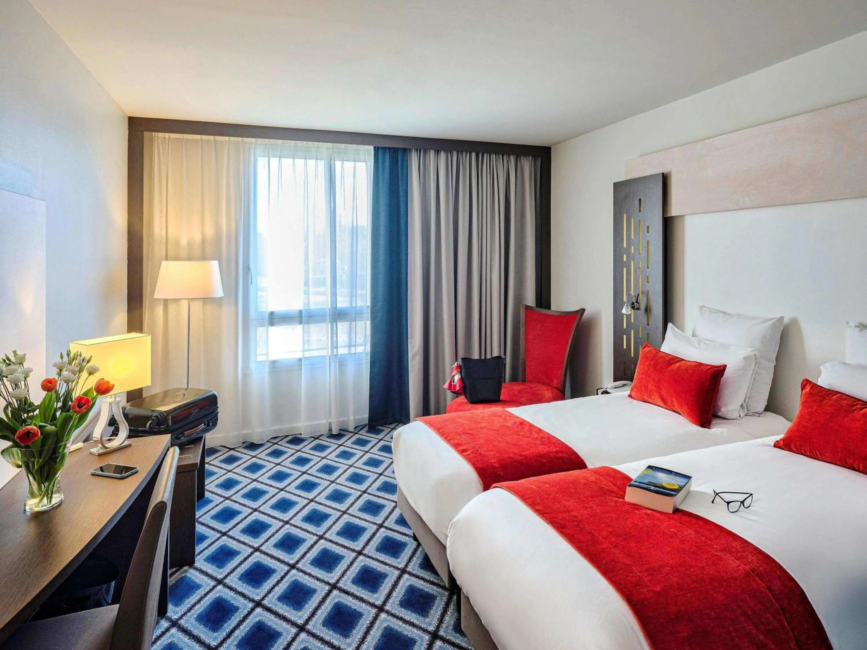 Bed in Mercure Chartres Centre Cathedrale