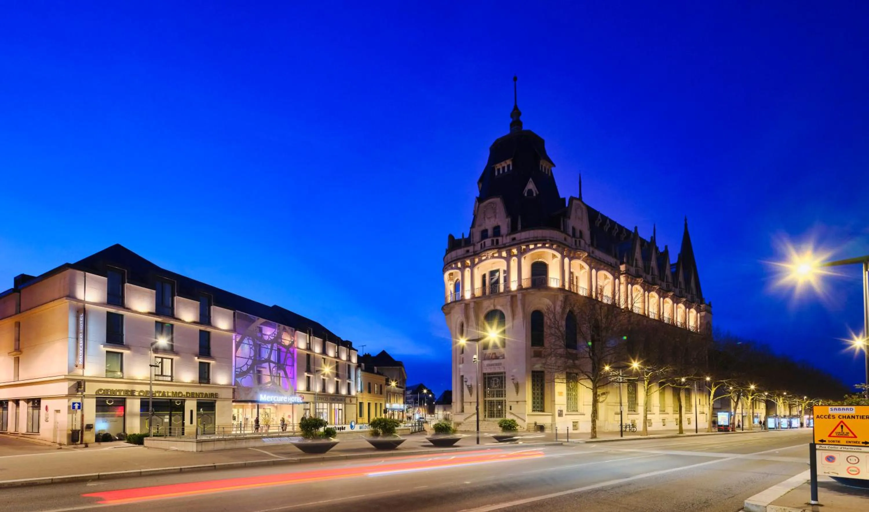 Property building in Mercure Chartres Centre Cathedrale