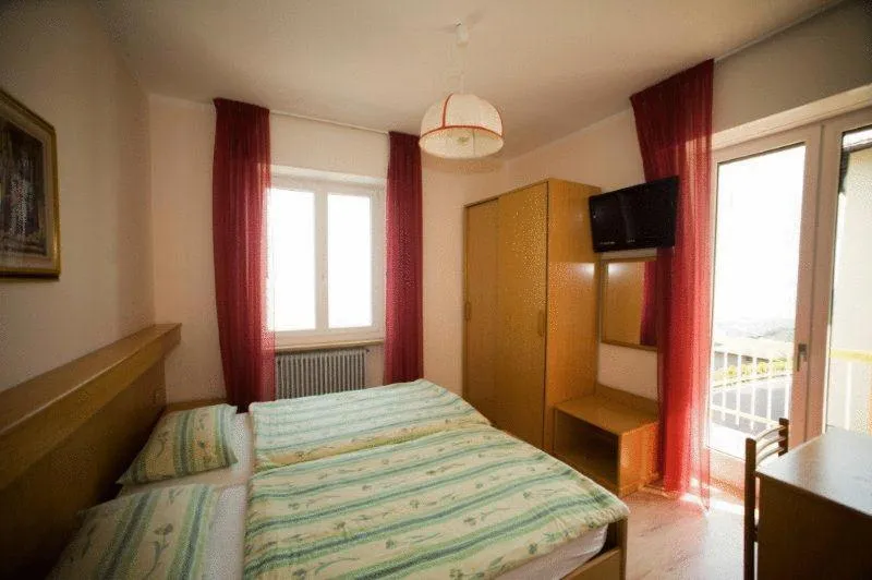 Photo of the whole room in Albergo Deva