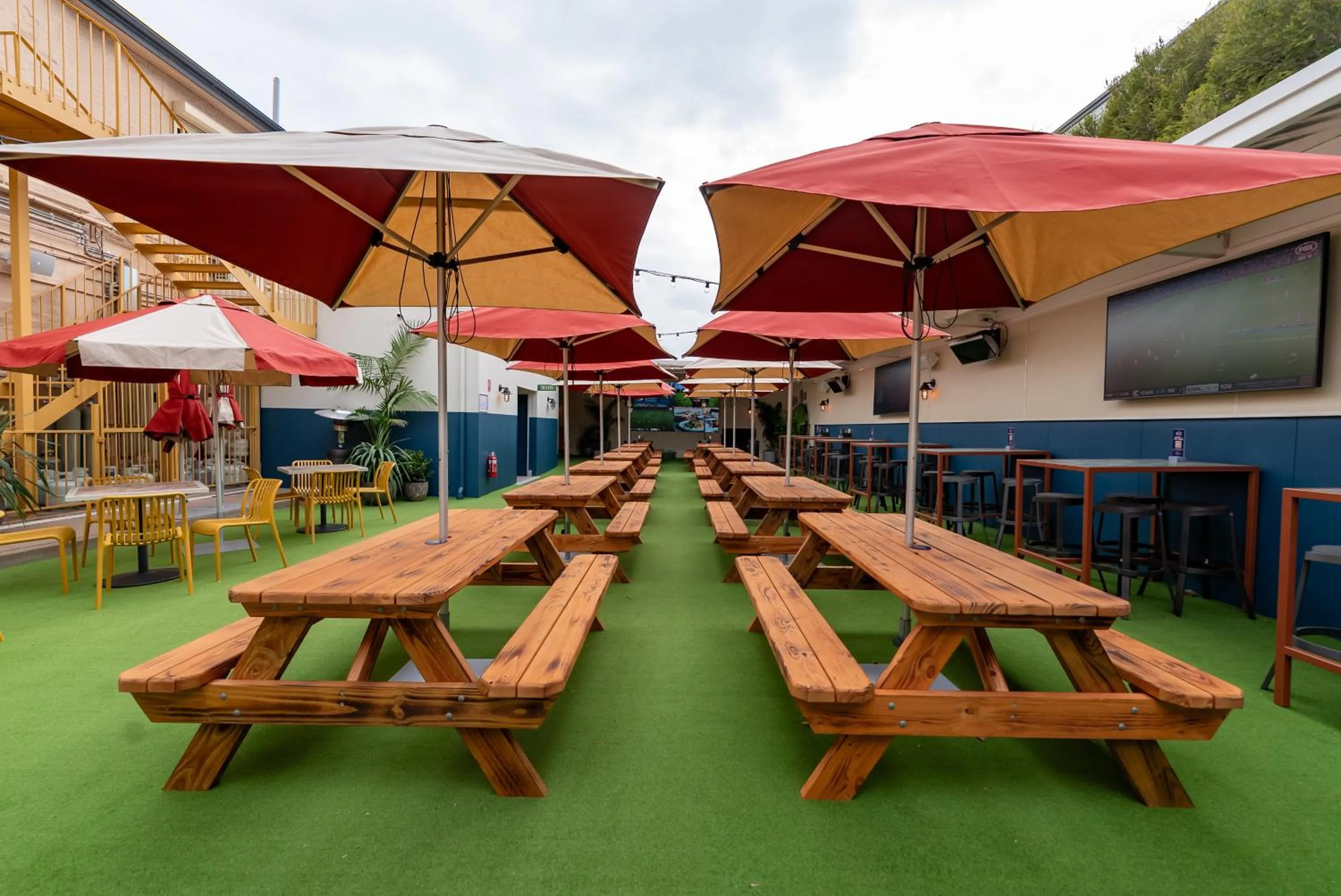 Restaurant/places to eat in The Mile End Hotel