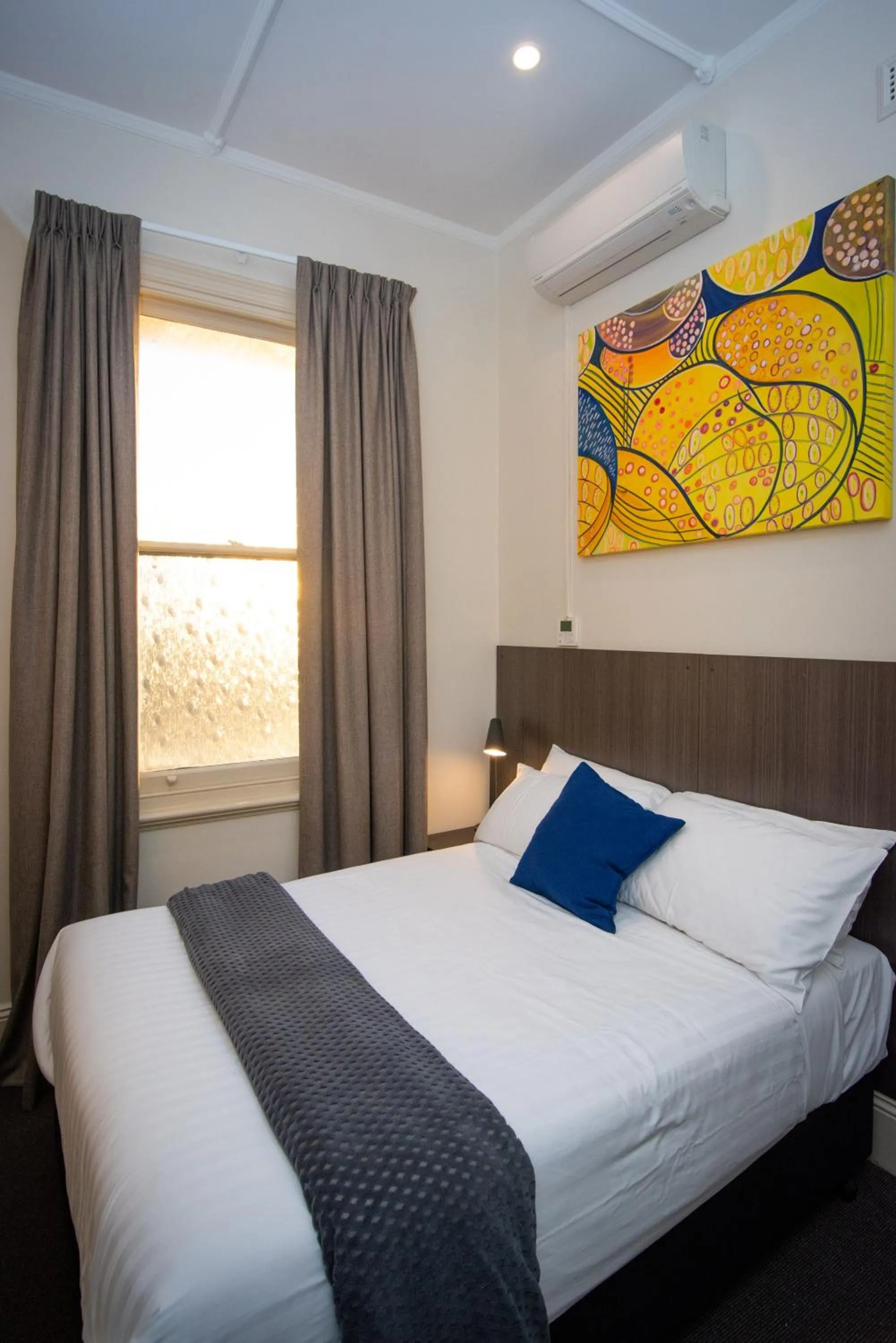 Photo of the whole room, Bed in The Mile End Hotel