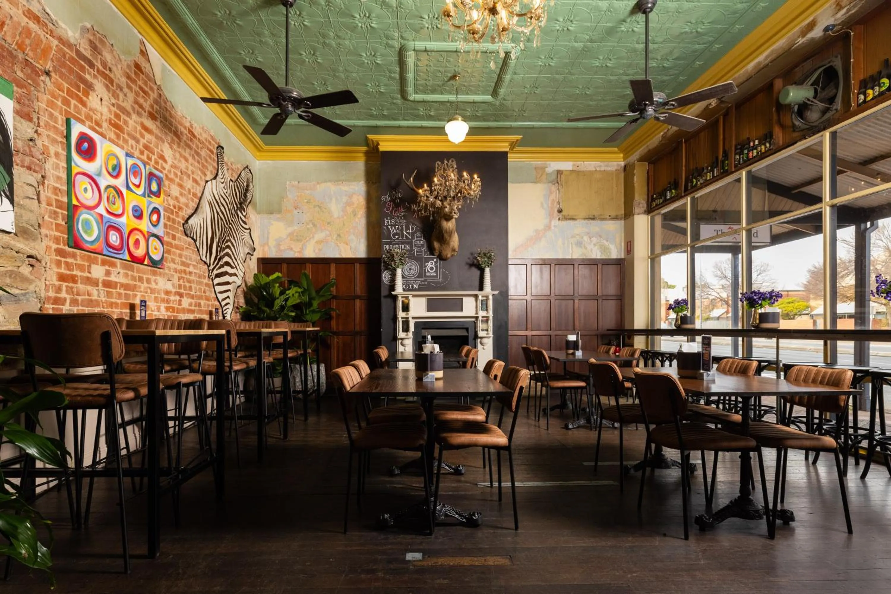 Restaurant/places to eat in The Mile End Hotel