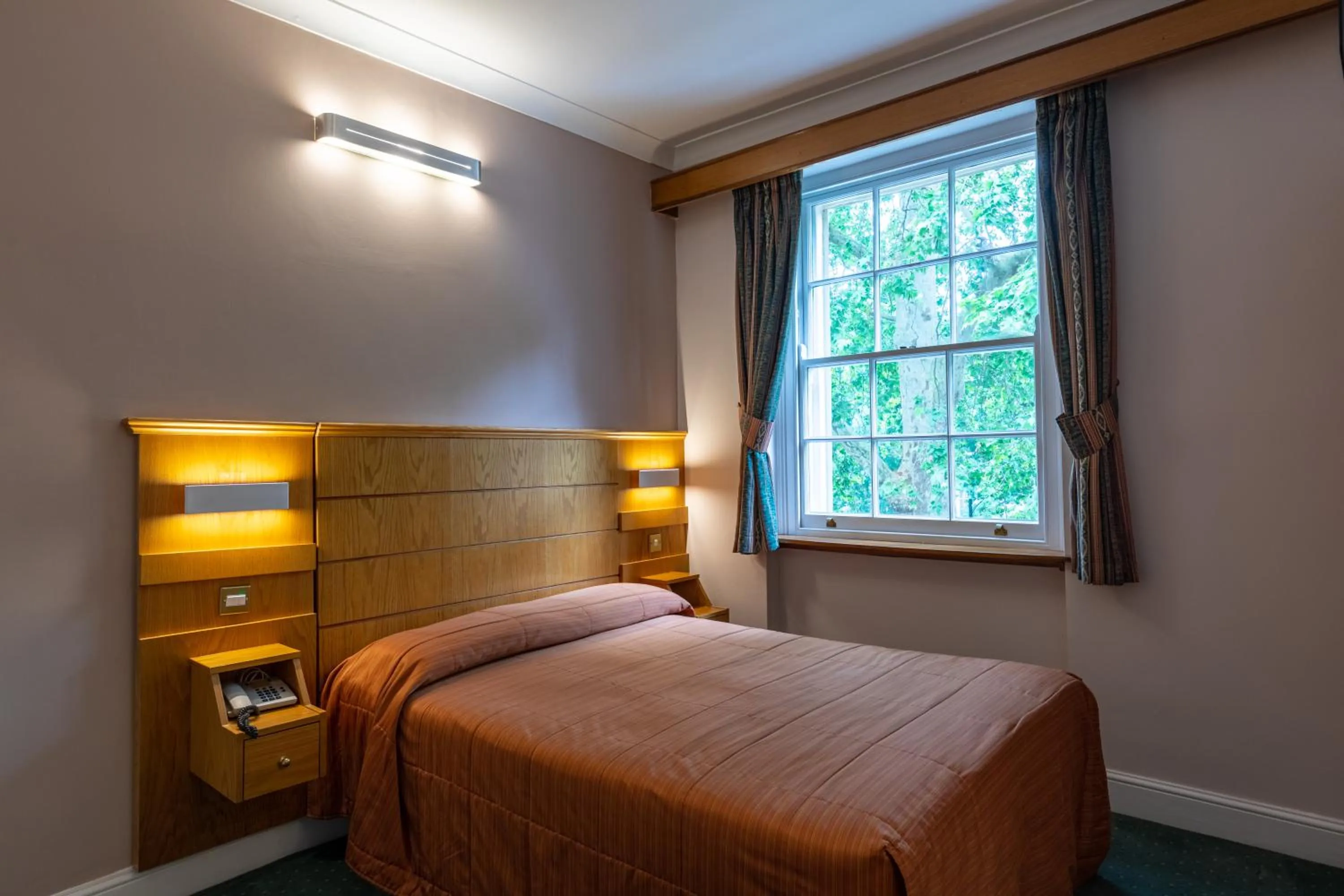 Bed in The Nayland Hotel