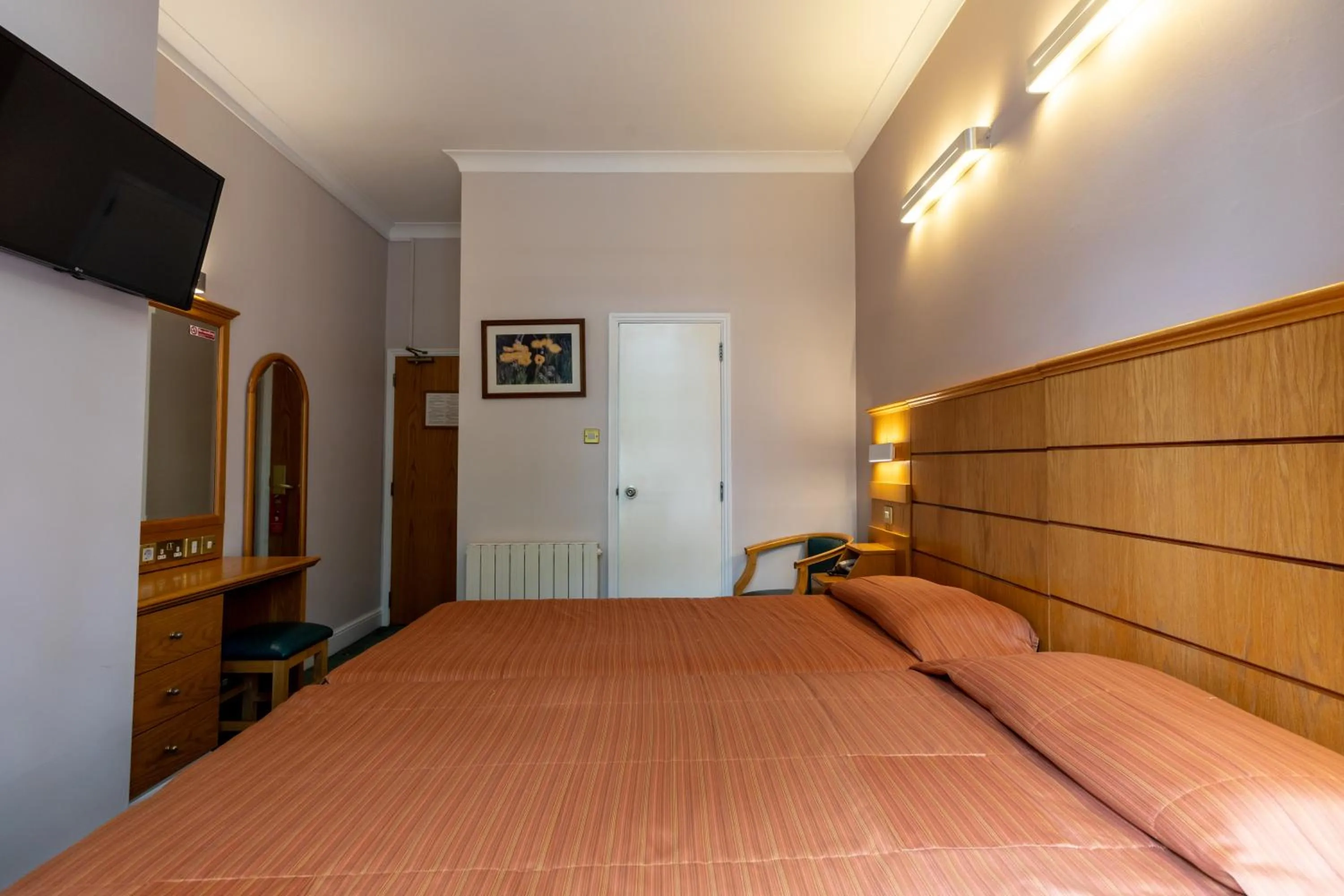 Bed in The Nayland Hotel