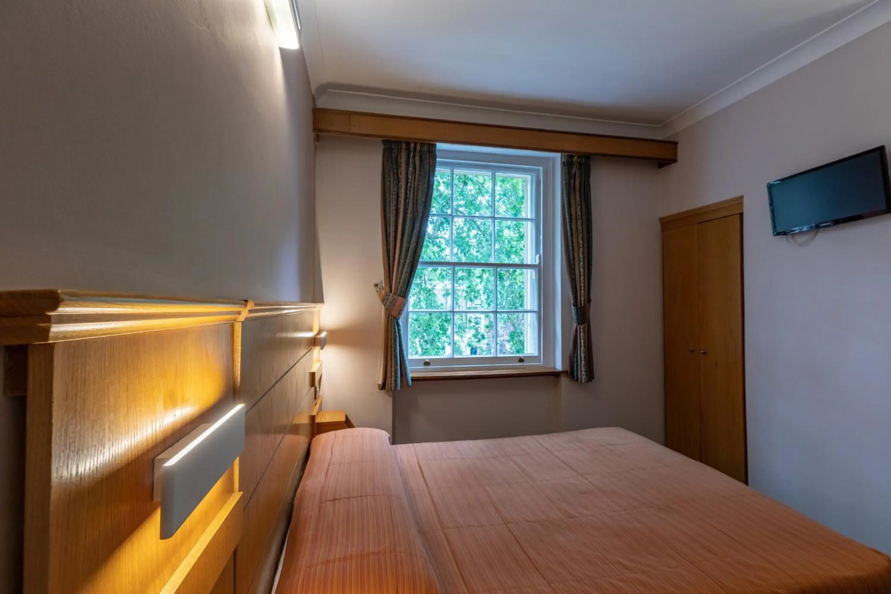 Bed in The Nayland Hotel Bed in The Nayland Hotel