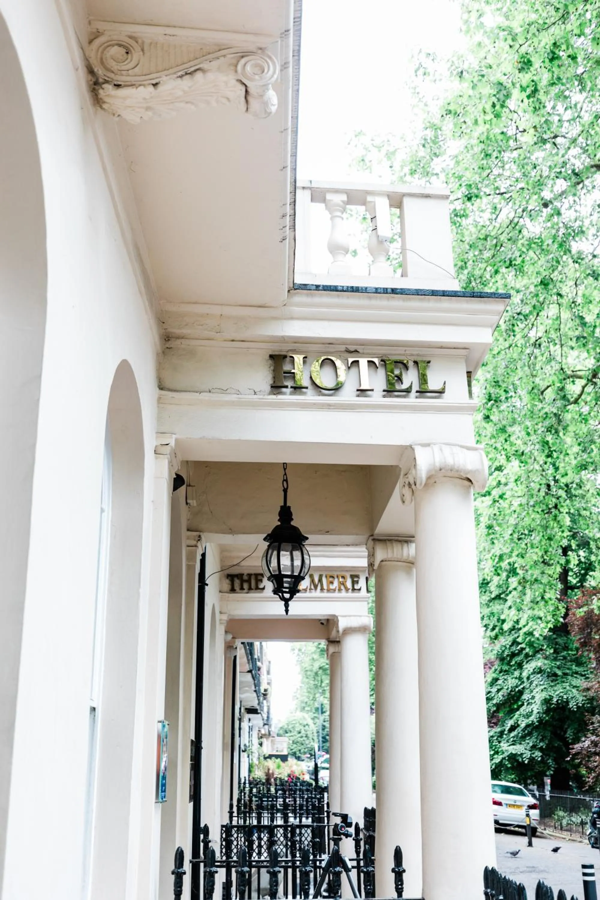 Facade/entrance in The Nayland Hotel