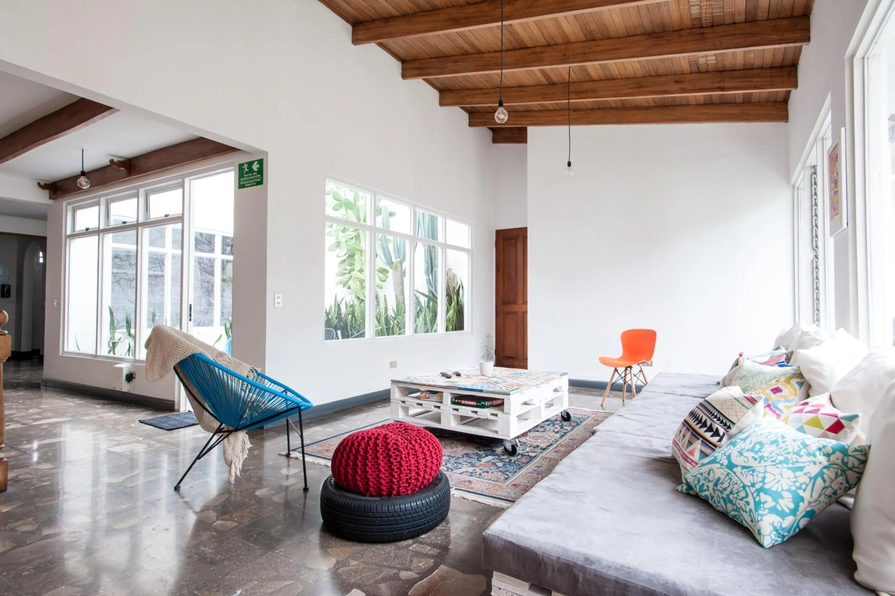 Communal lounge/ TV room in Capital Hostel de Ciudad