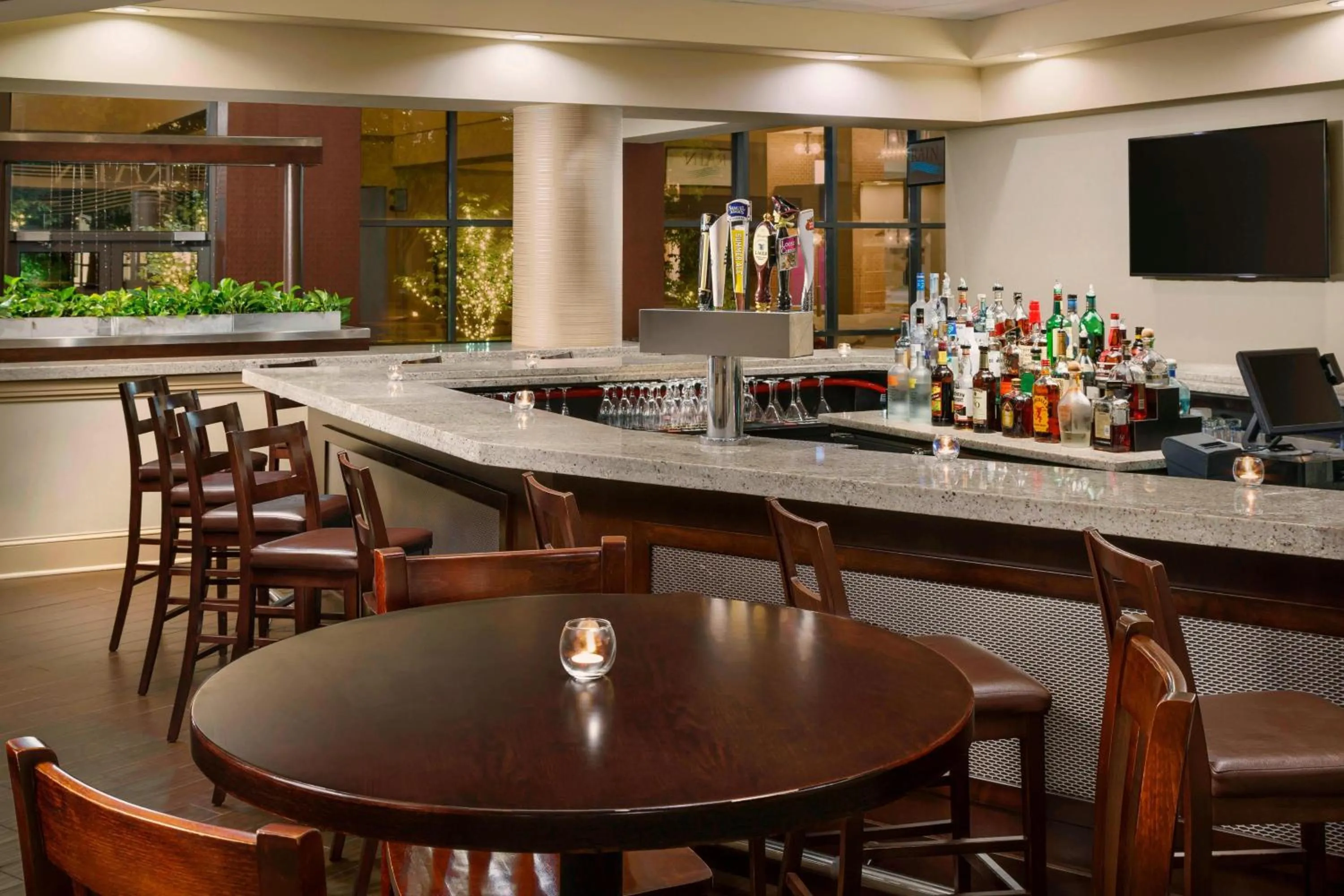 Lounge or bar in Sheraton Baltimore North