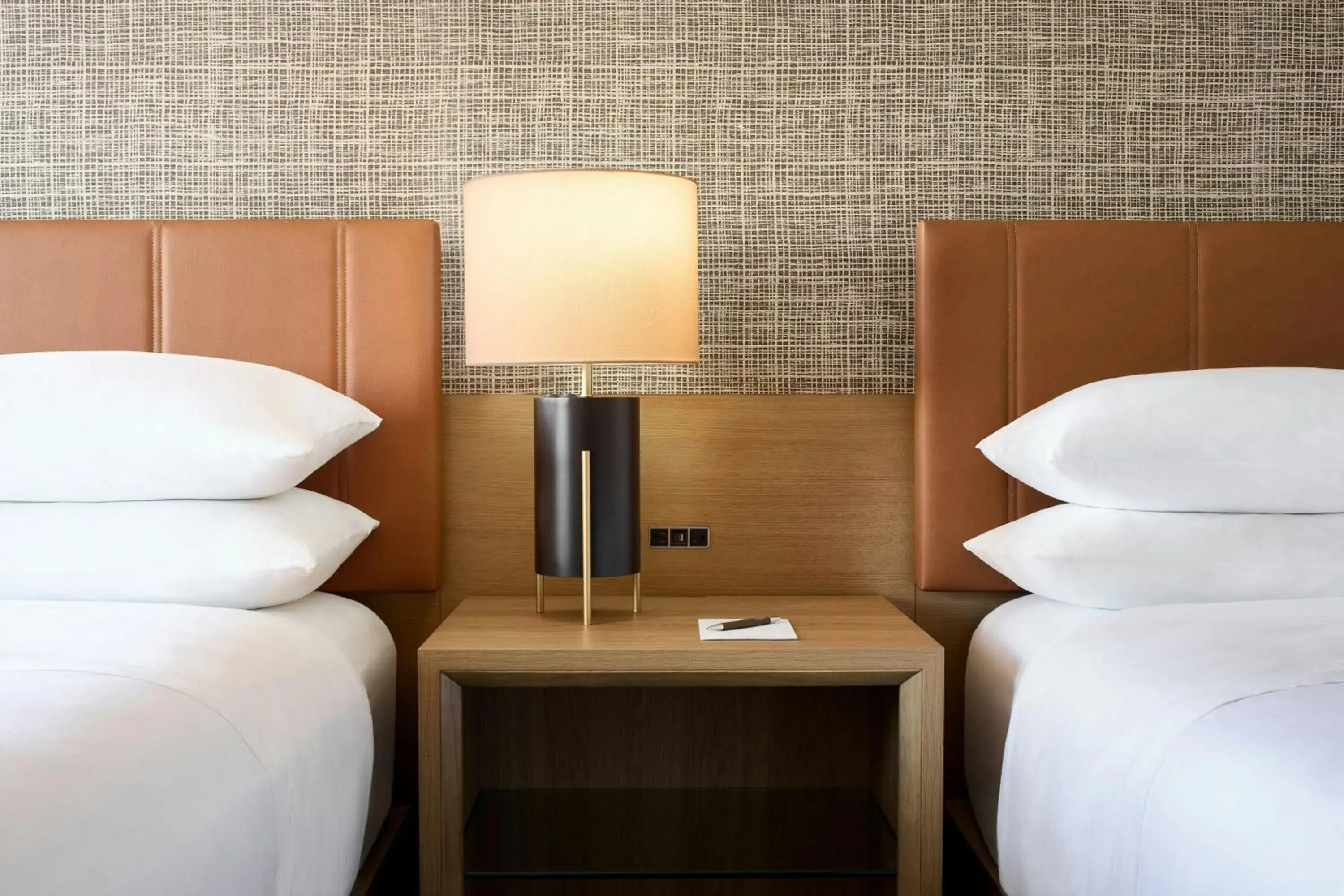 Bedroom, Bed in Sheraton Baltimore North Bedroom, Bed in Sheraton Baltimore North