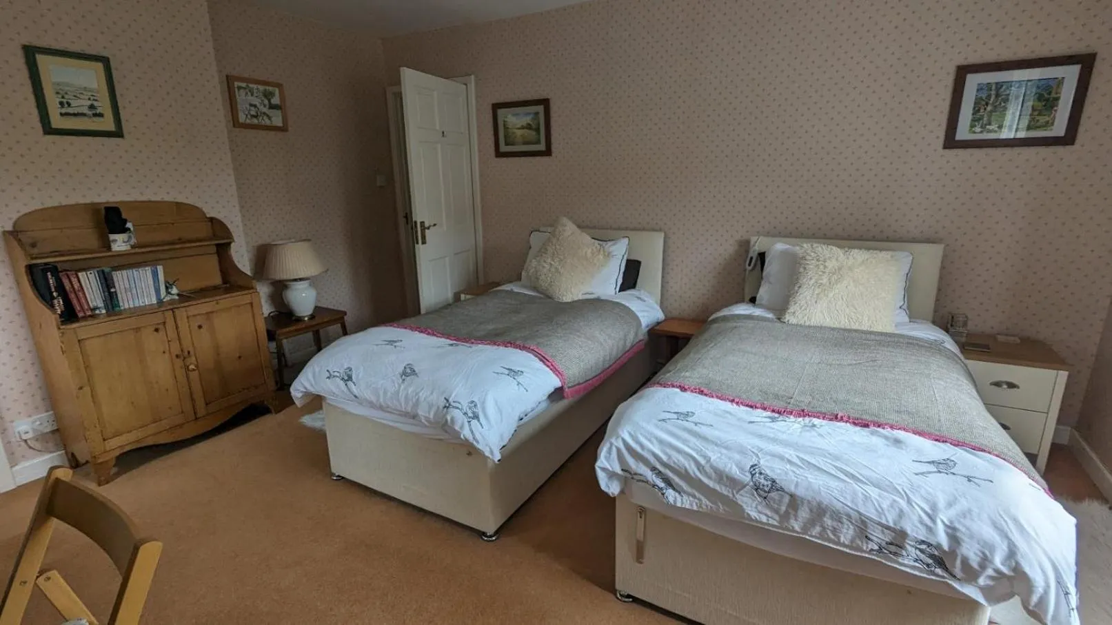 Bed in Hazler Lodge guest house