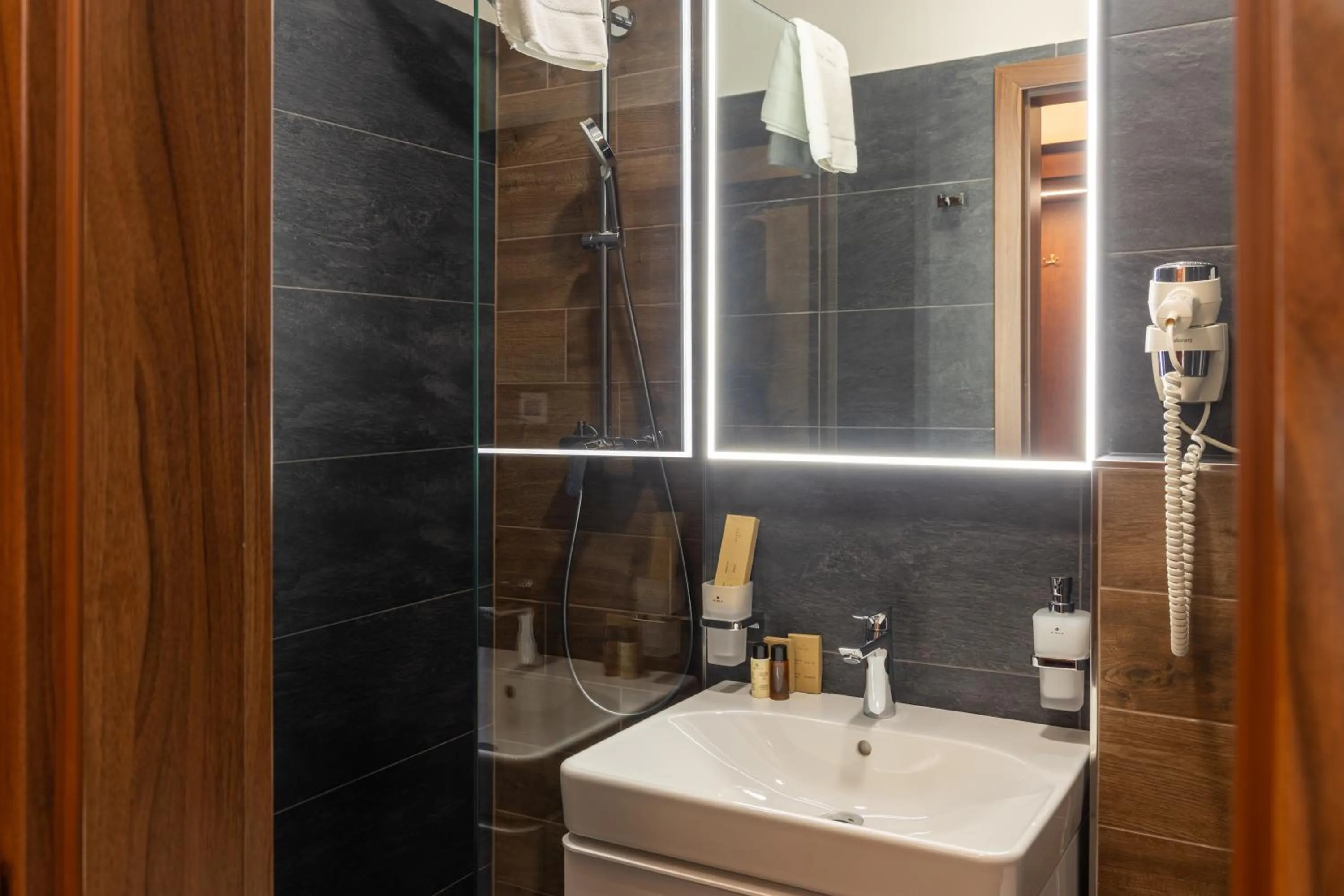 Shower in Hotel Polana