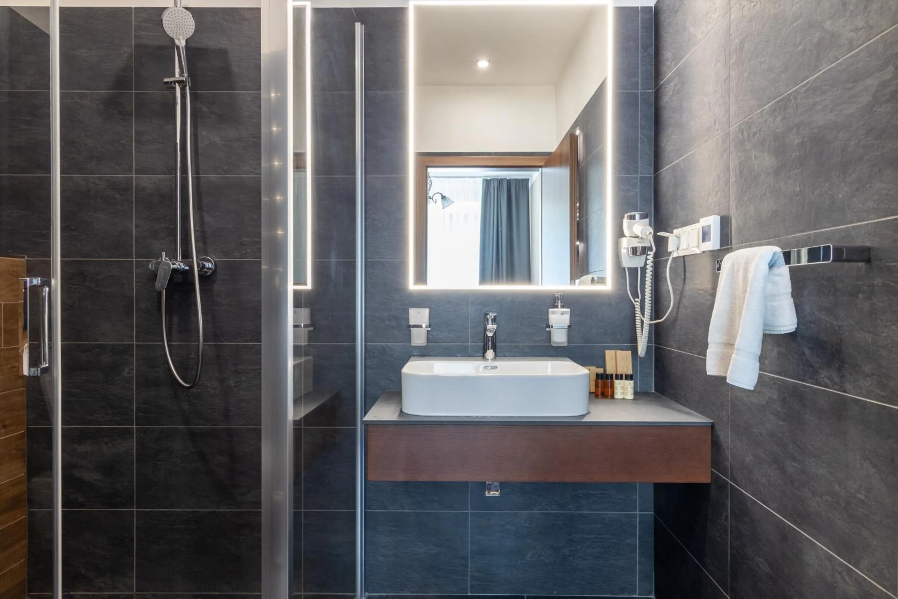 Shower in Hotel Polana