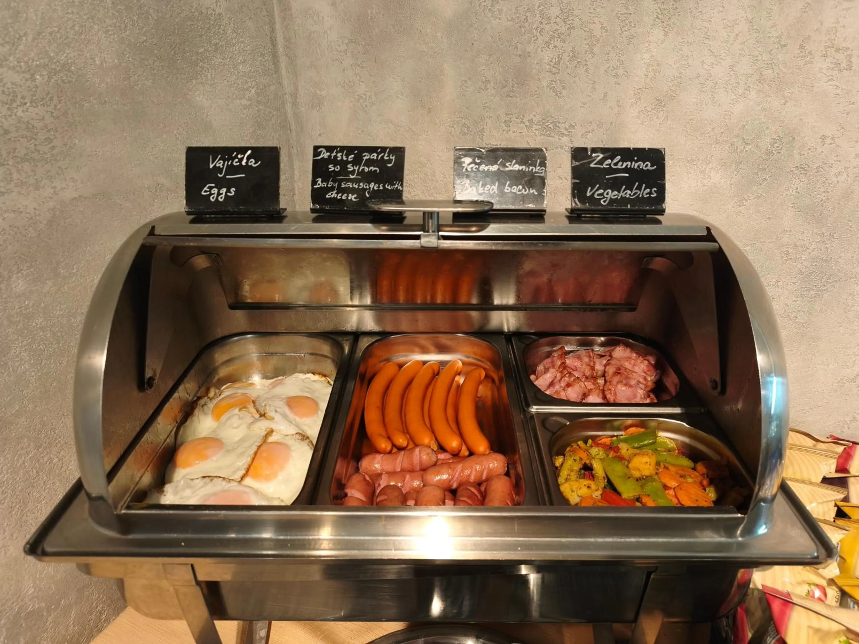 Breakfast in Felicity Garni Hotel