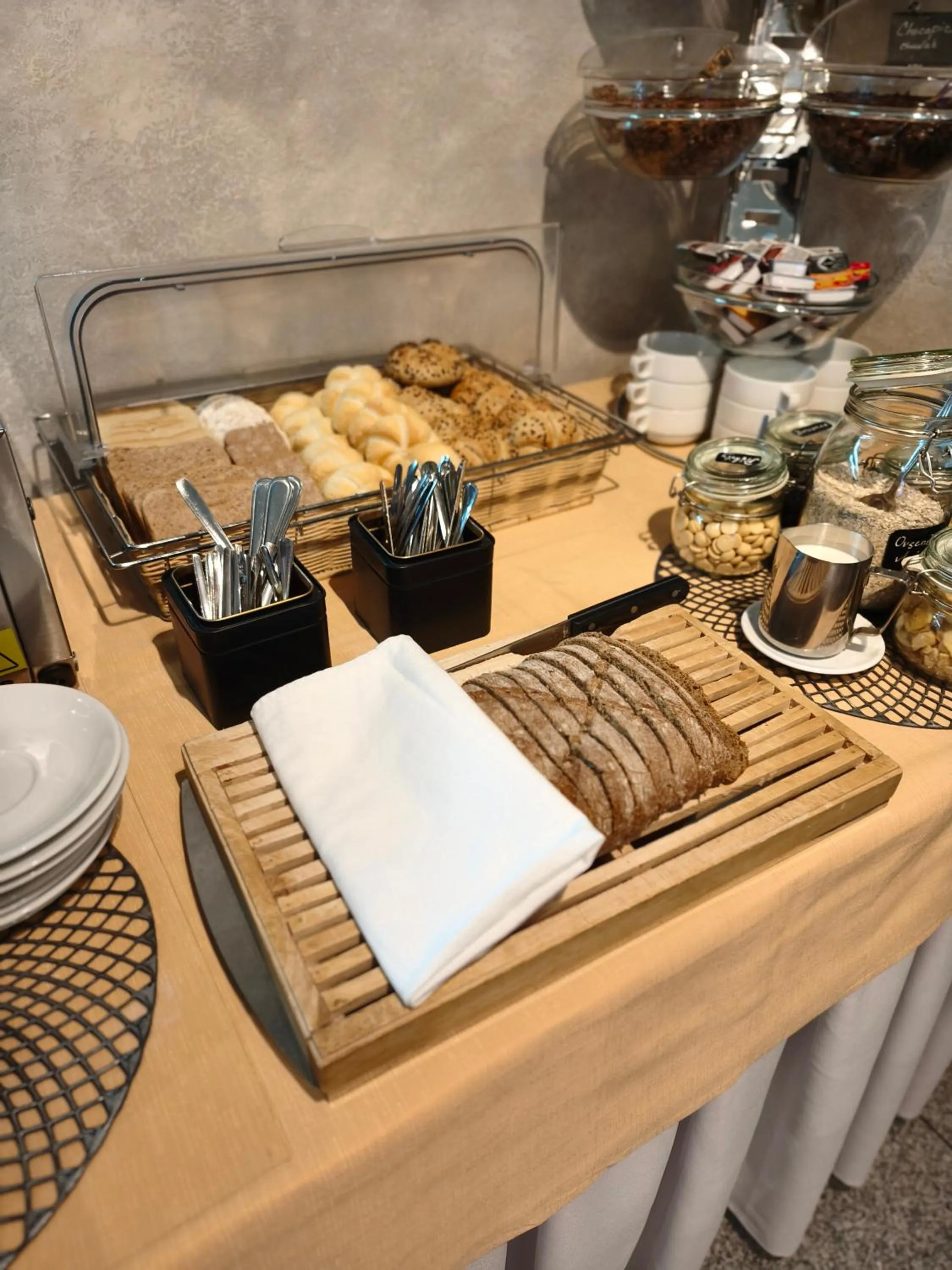 Breakfast in Felicity Garni Hotel