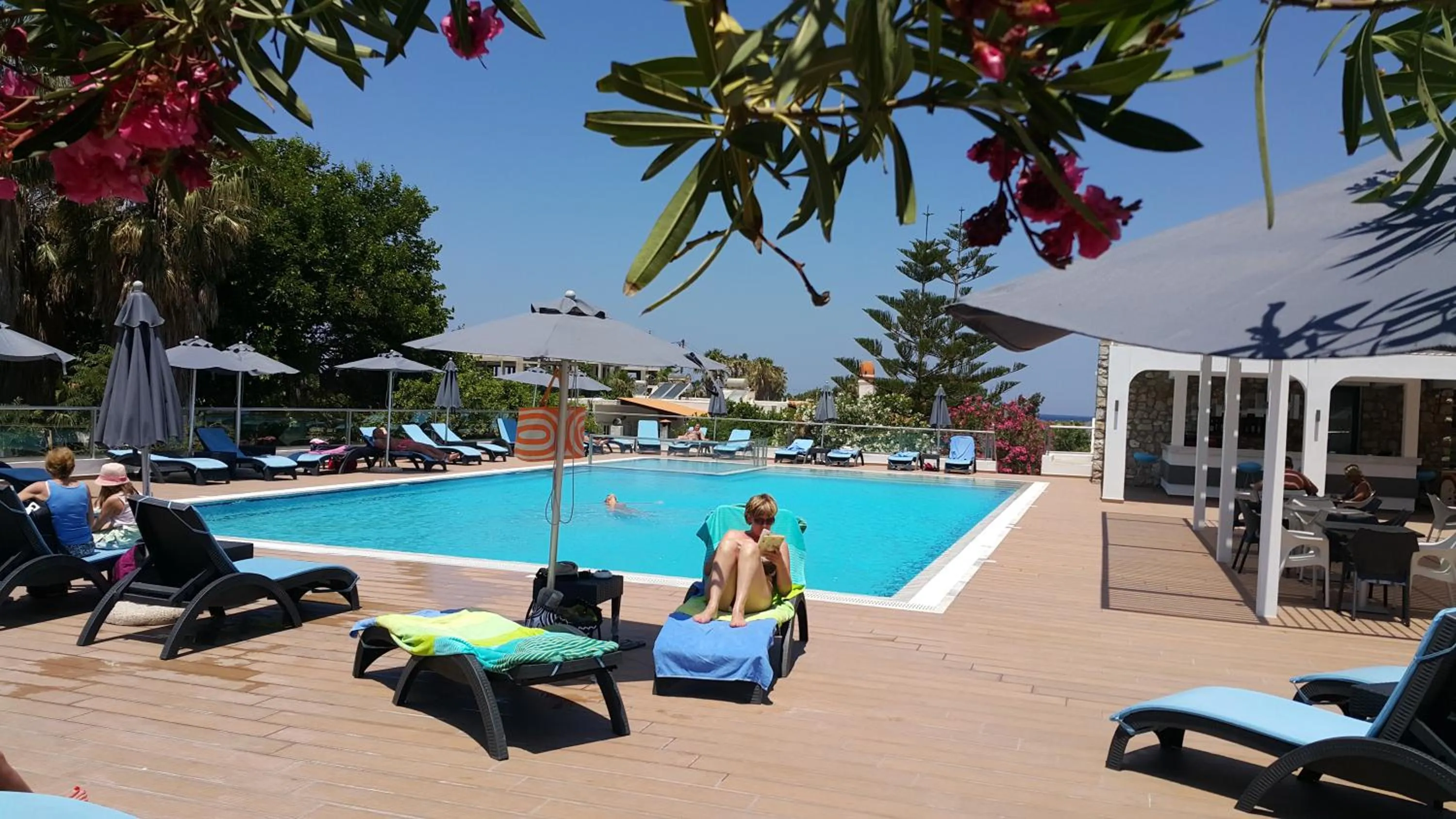 Swimming pool in Cosmopolitan Hotel