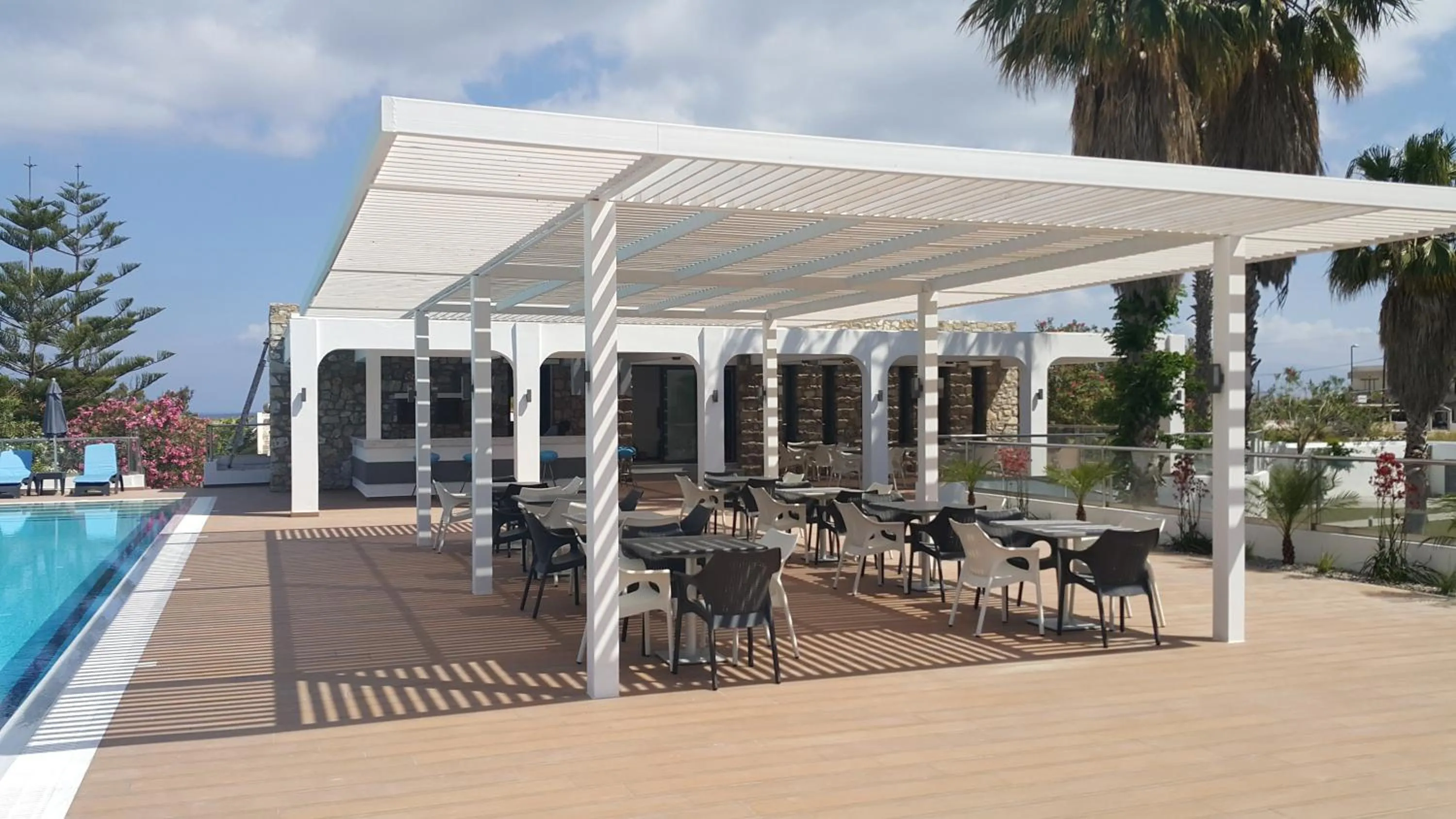 Swimming pool in Cosmopolitan Hotel