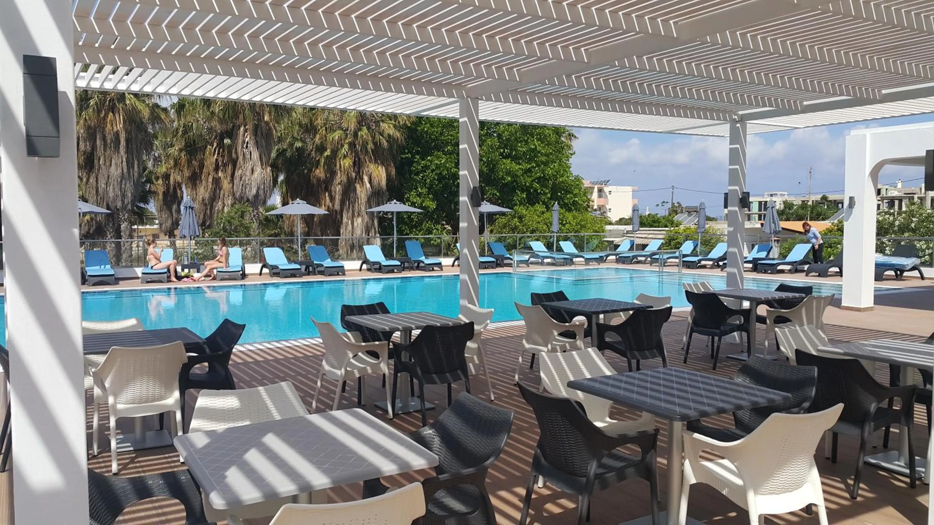 Swimming pool in Cosmopolitan Hotel